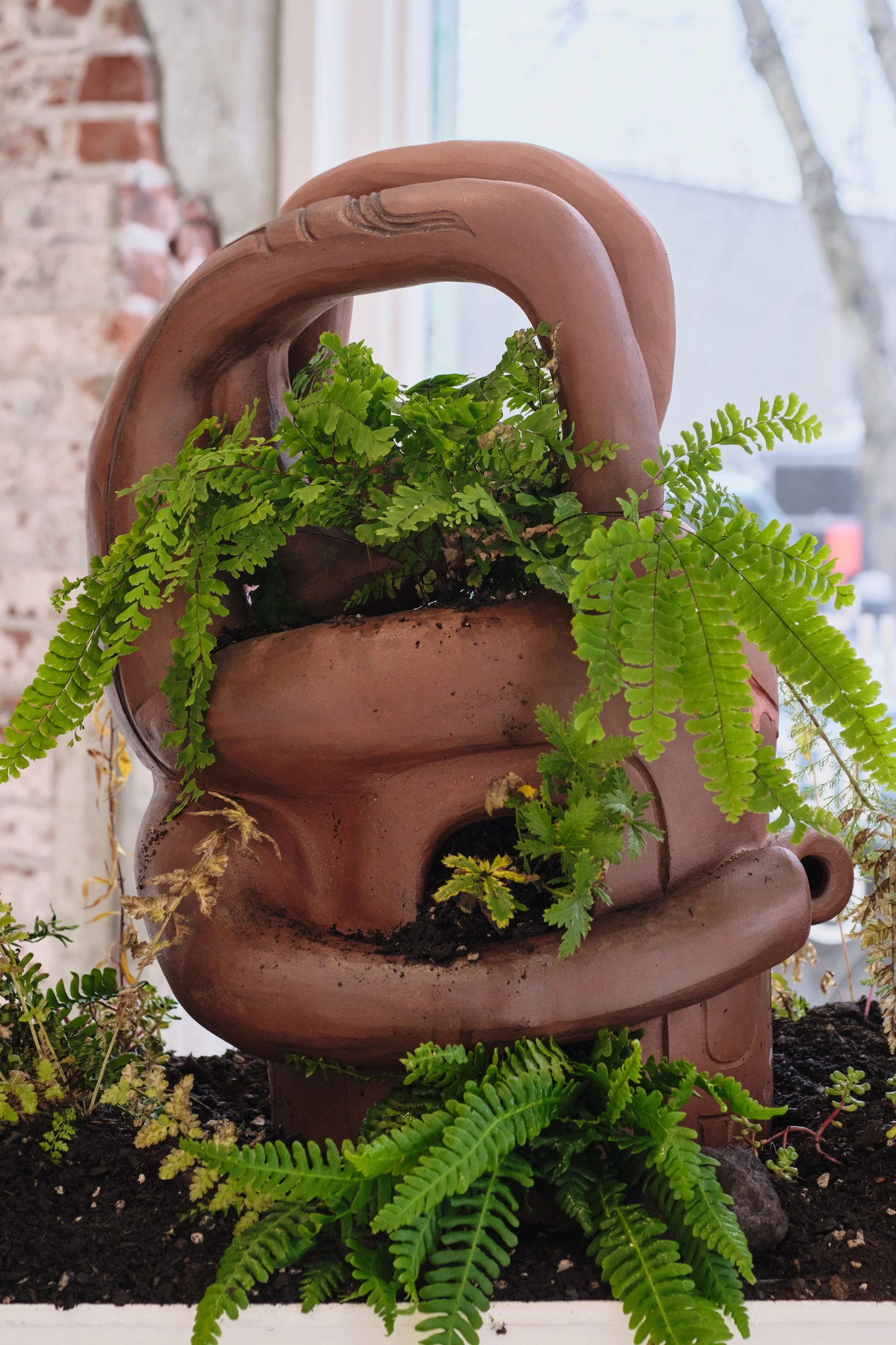 dlagáng / jaagúuhl / k’wíi / xíl kuyáas / xiláay / xíinanggaang / giid hlíing
(to hold, to carry / to fall in love / soil / plant / blossom / one’s own life / roots), detail