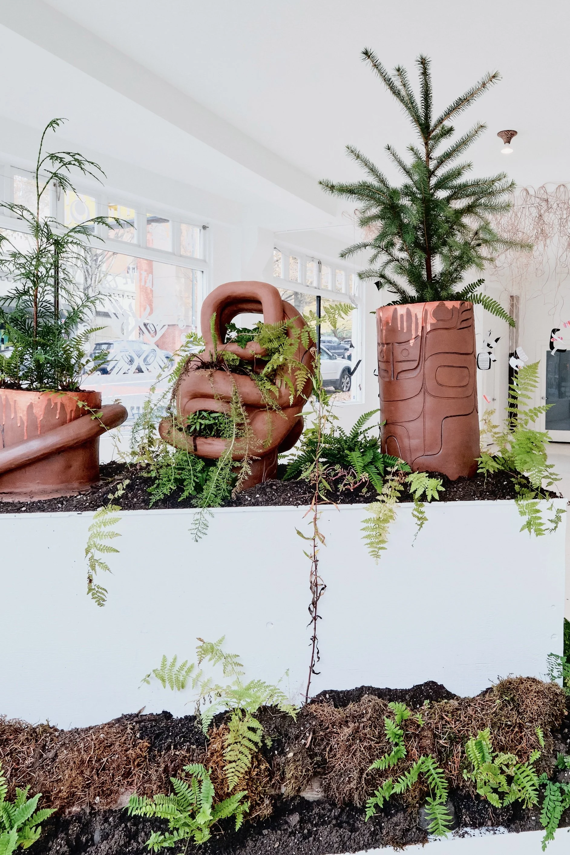 dlagáng / jaagúuhl / k’wíi / xíl kuyáas / xiláay / xíinanggaang / giid hlíing
(to hold, to carry / to fall in love / soil / plant / blossom / one’s own life / roots)