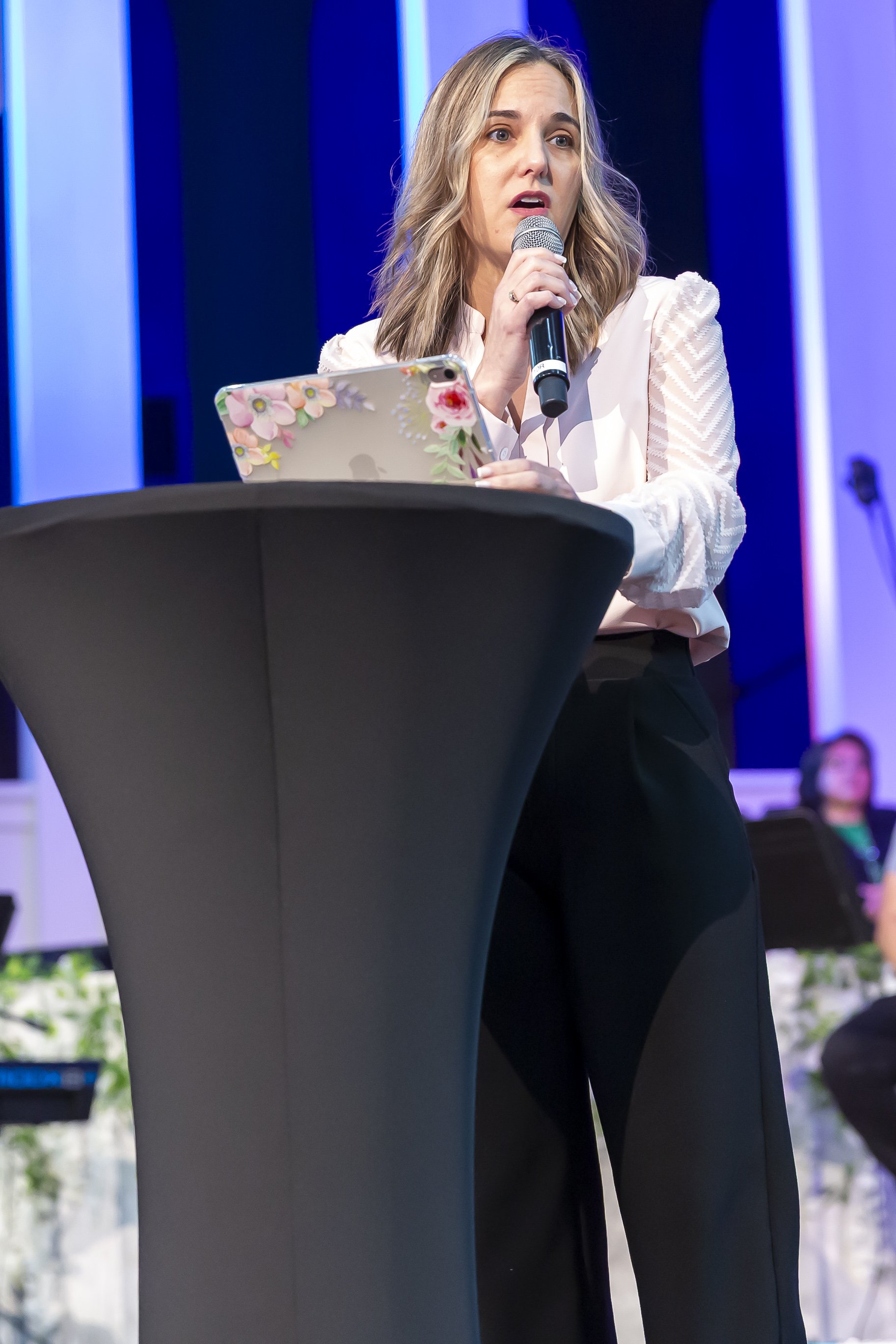 20260412 COAN SUNDAY SERVICE_EPRIDE-7380.jpg