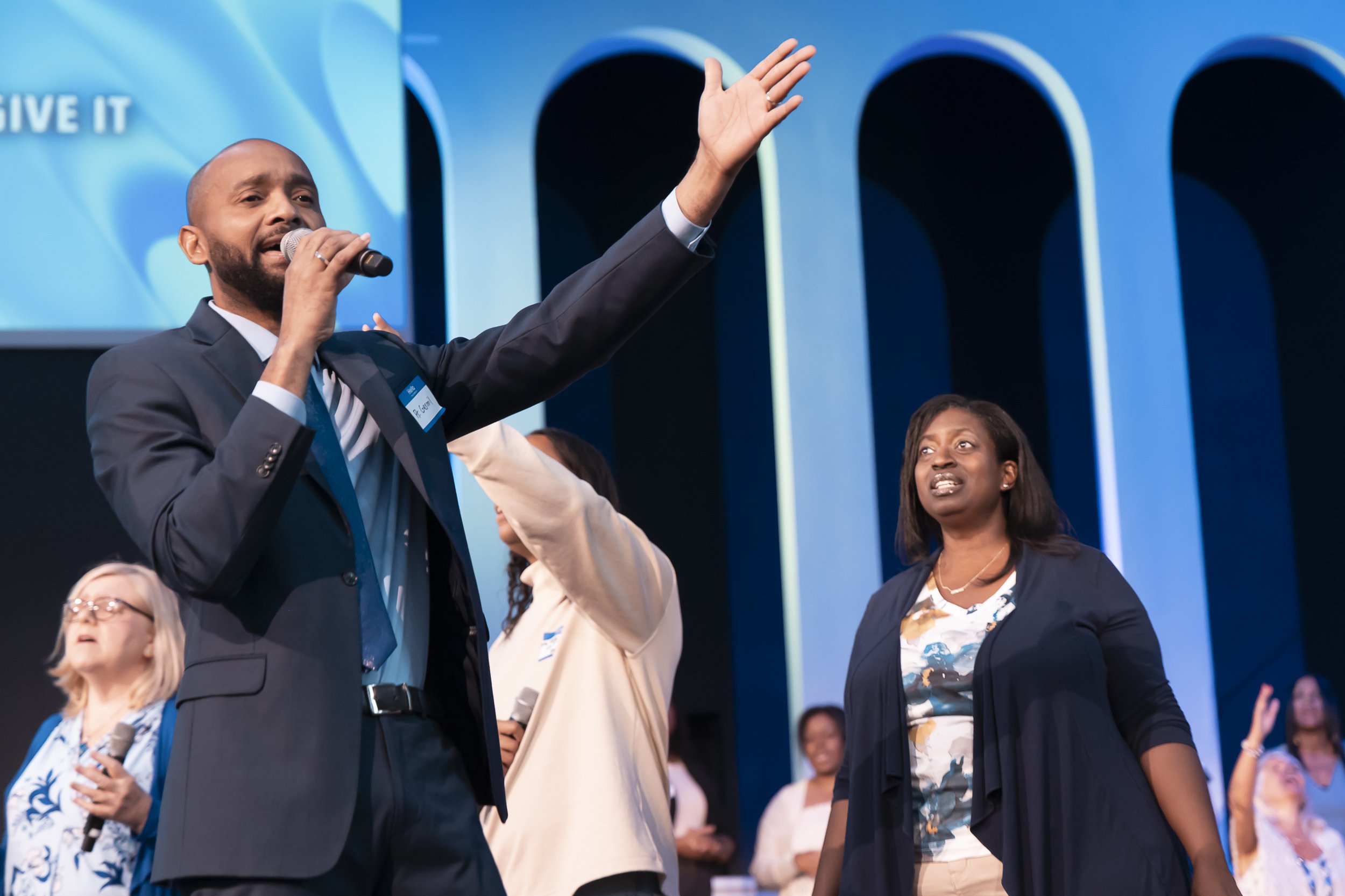 20261011 COAN SUNDAY SERVICE_EPRIDE-1979.jpg