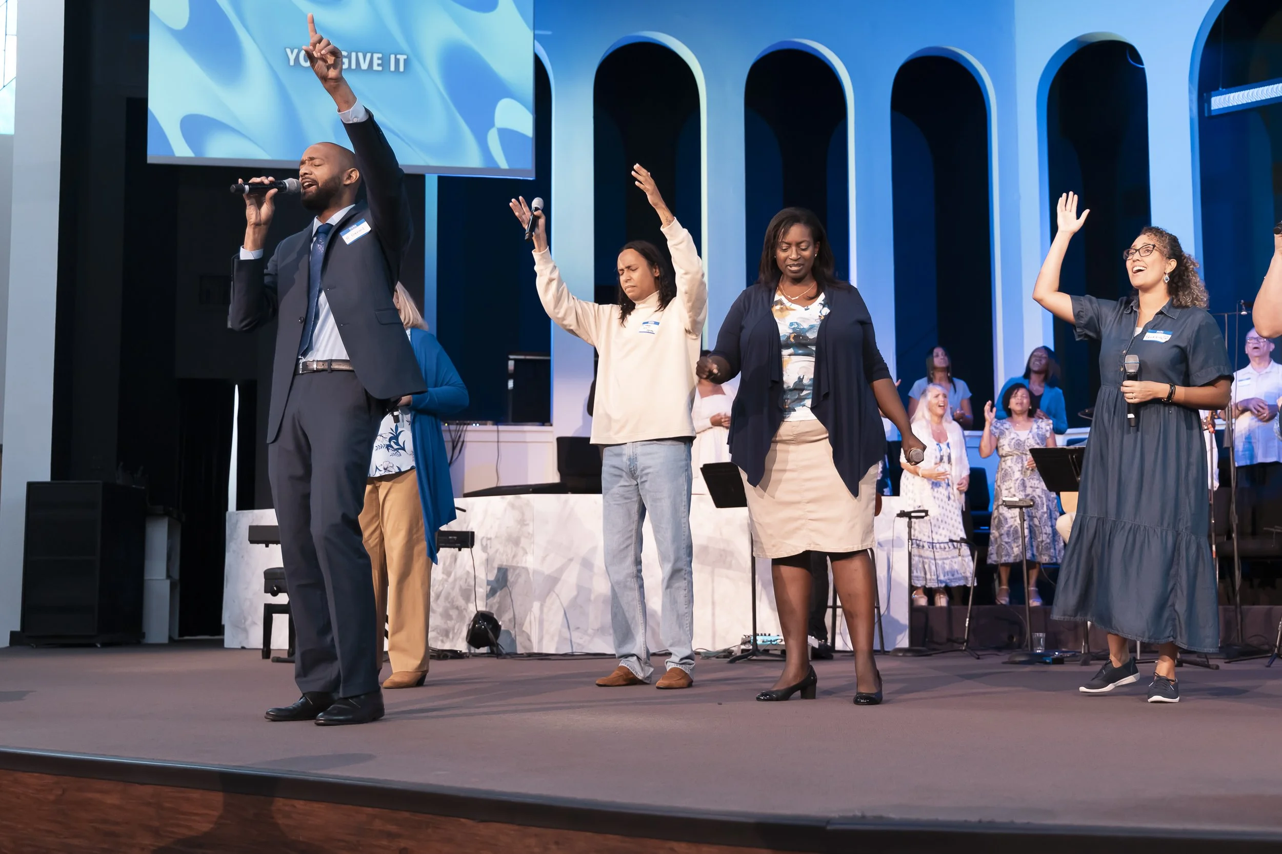 20261011 COAN SUNDAY SERVICE_EPRIDE-1985.jpg