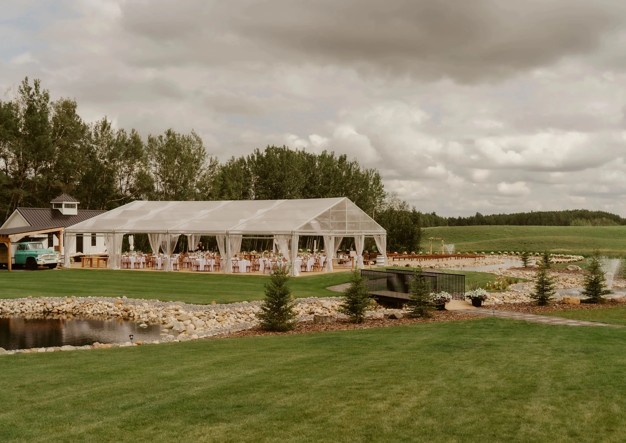 Outdoor Wedding Venues Edmonton | Gardenview Estate
