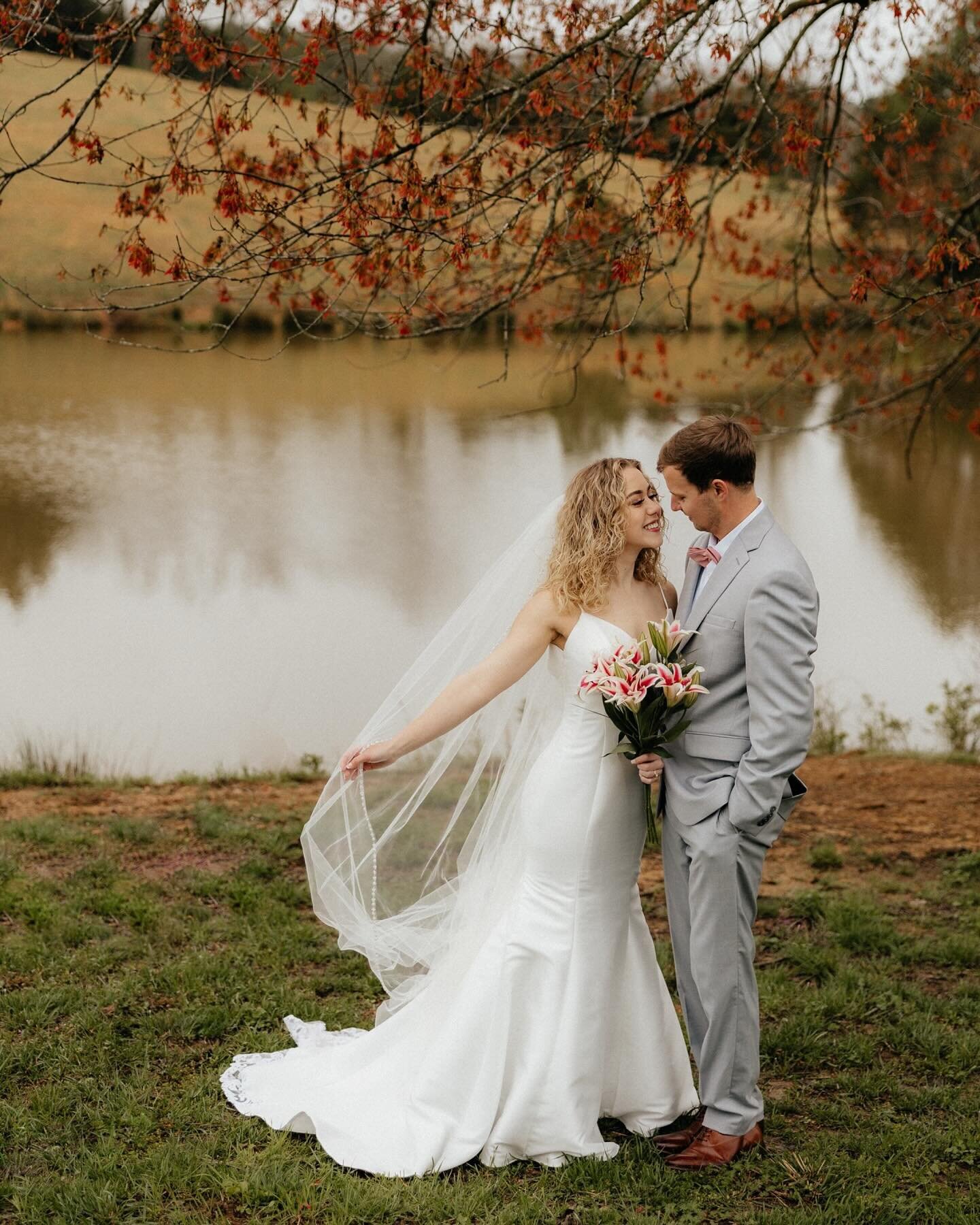 It was so fun exploring this new Cullman County wedding venue with Chloe and Zeke! If you&rsquo;re looking for a wedding venue with so so many gorgeous outdoor ceremony location options, I highly recommend a tour!! 

@sullivancreekranchal