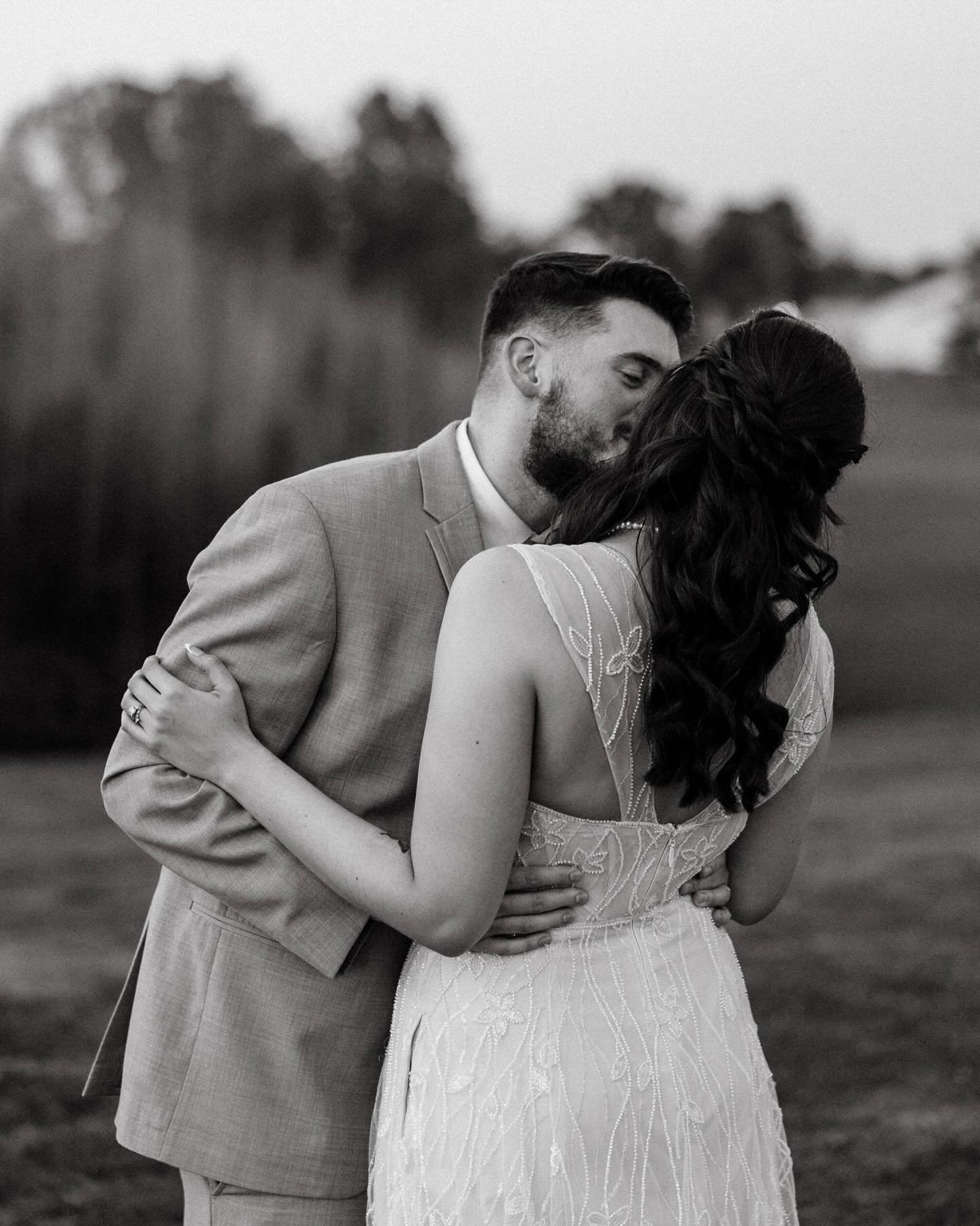 A few of my favorites from Leeann &amp; Logan&rsquo;s joyful wedding!

Venue: @stablesjuniperfarms
Planner: @wrightchoiceweddings
Makeup: @catbickel_mua
Hair: @kivey15