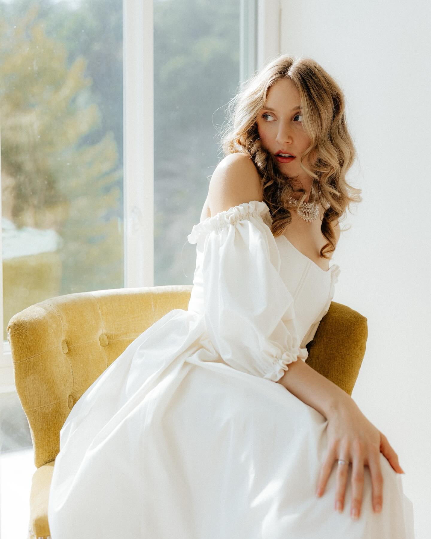 Colette&rsquo;s getting ready photos deserve a whole post ✨ Perfect lighting for a perfect bride!