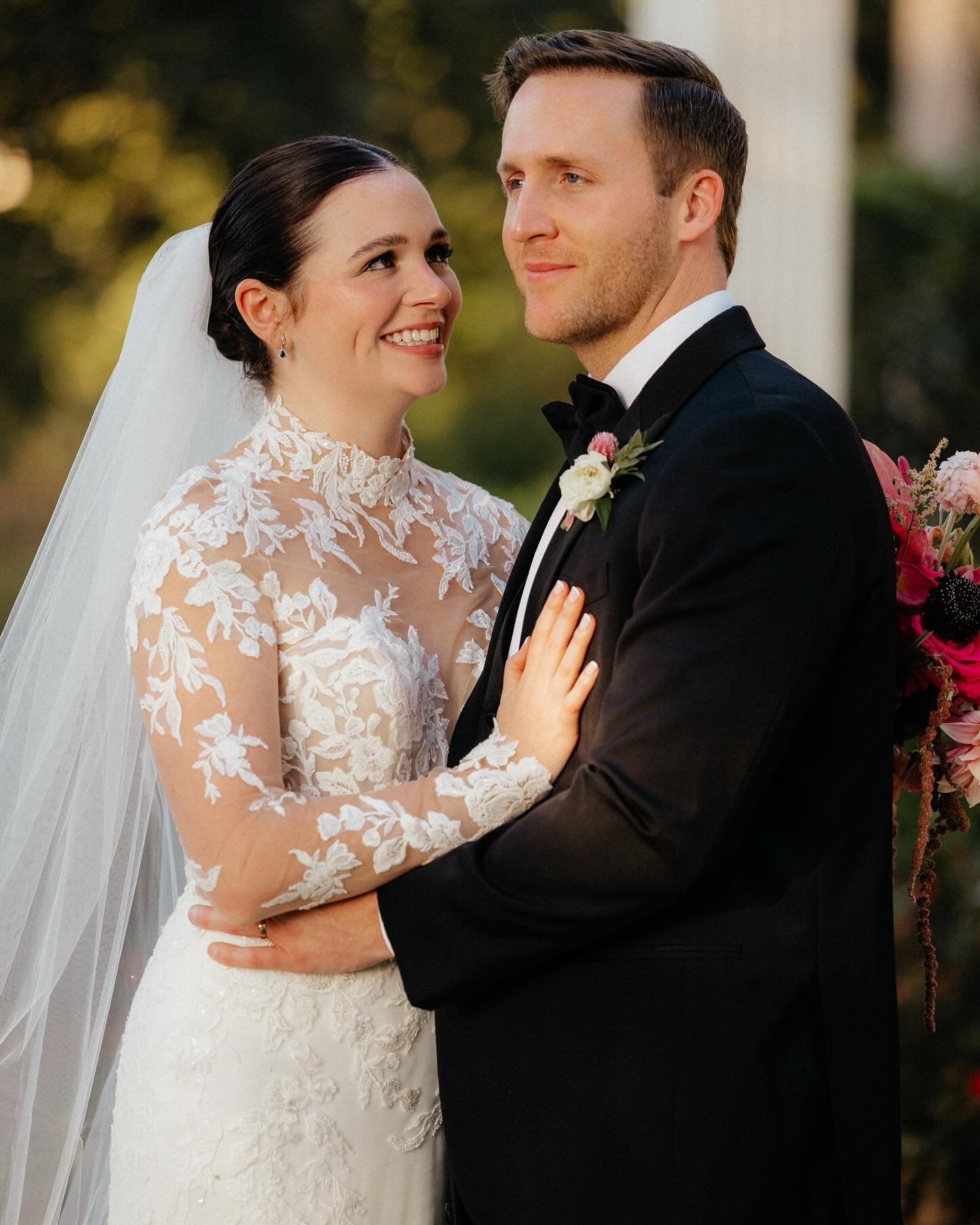 Romance, Elegance, &amp; Grace✨

Venue/Catering: @thelumpkinhouse
Florals: @lakeguntersvilleflowers
DJ: @theiamonealshow
Stationary: @sarahomarydesigns
Cake: @albertvillehomebakery
