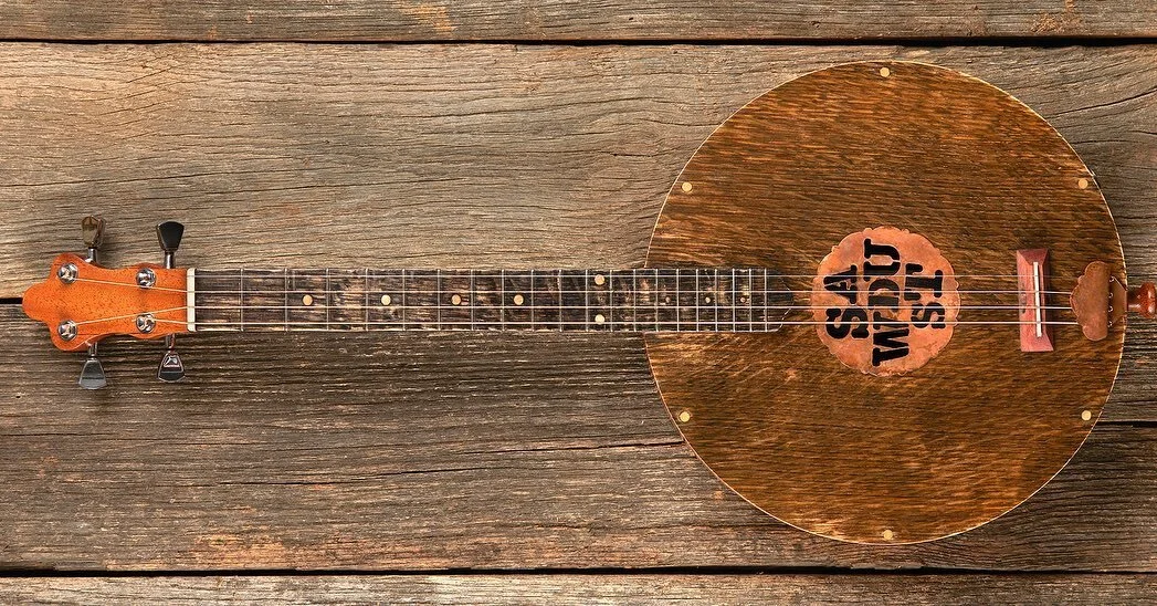 A four string, acoustic/electric tenor guitar tuned as an active mandolin. Designed with materials that include oxidized white oak and mahogany woods. The tailpiece and sound hole cover are made of hand cut copper. 

#guitar #woodworking #copper #oak