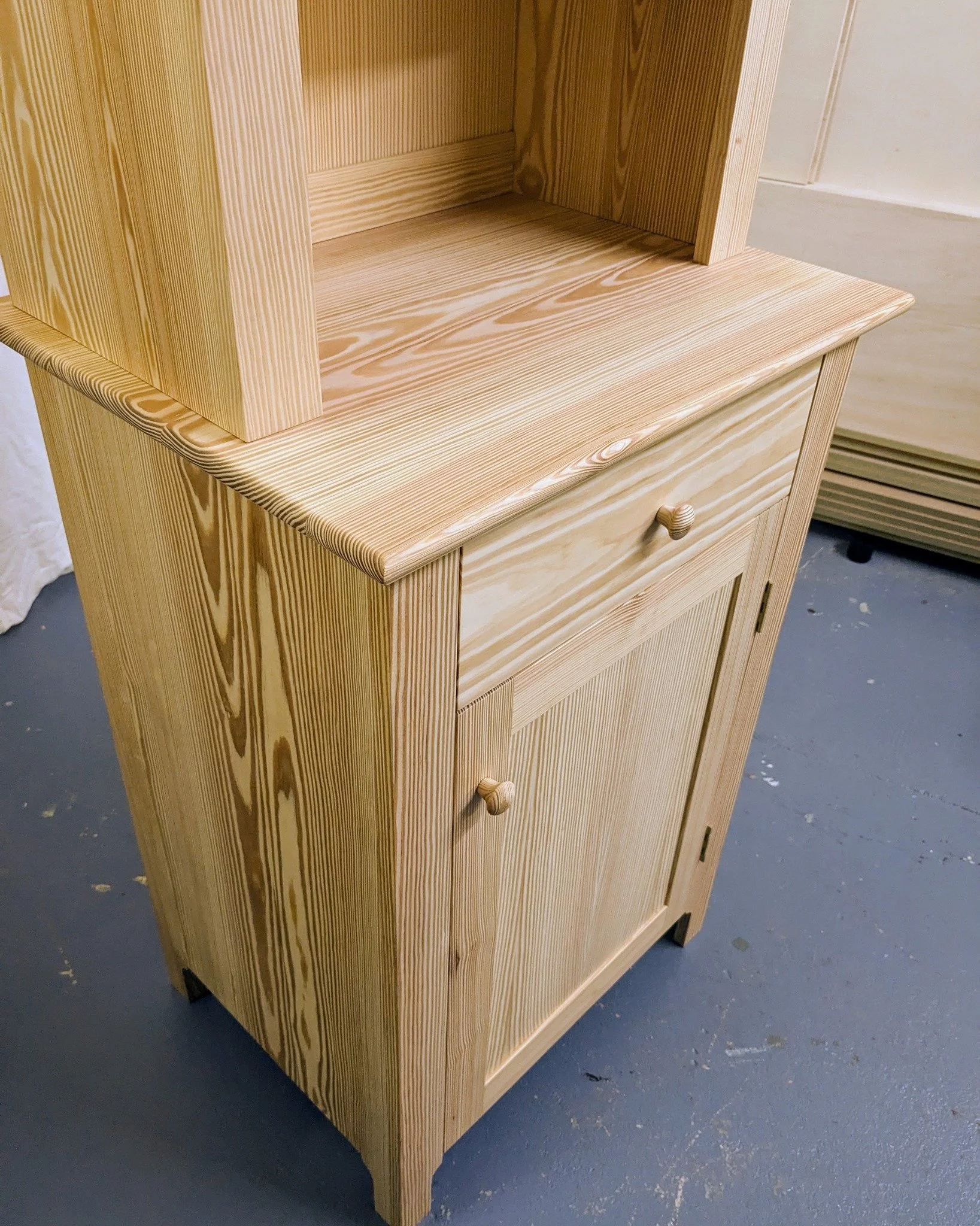 A few detail shots of the recent shaker drinks cabinet piece....
.
.
.
.
.
.
.
.
.
#customfurniture #customfurnituredesign #winestorage #drinkscabinet #stroud #cotswolds #custommade #customcabinetry #bespokefurniture #woodworker #cabinetmaker #finewo