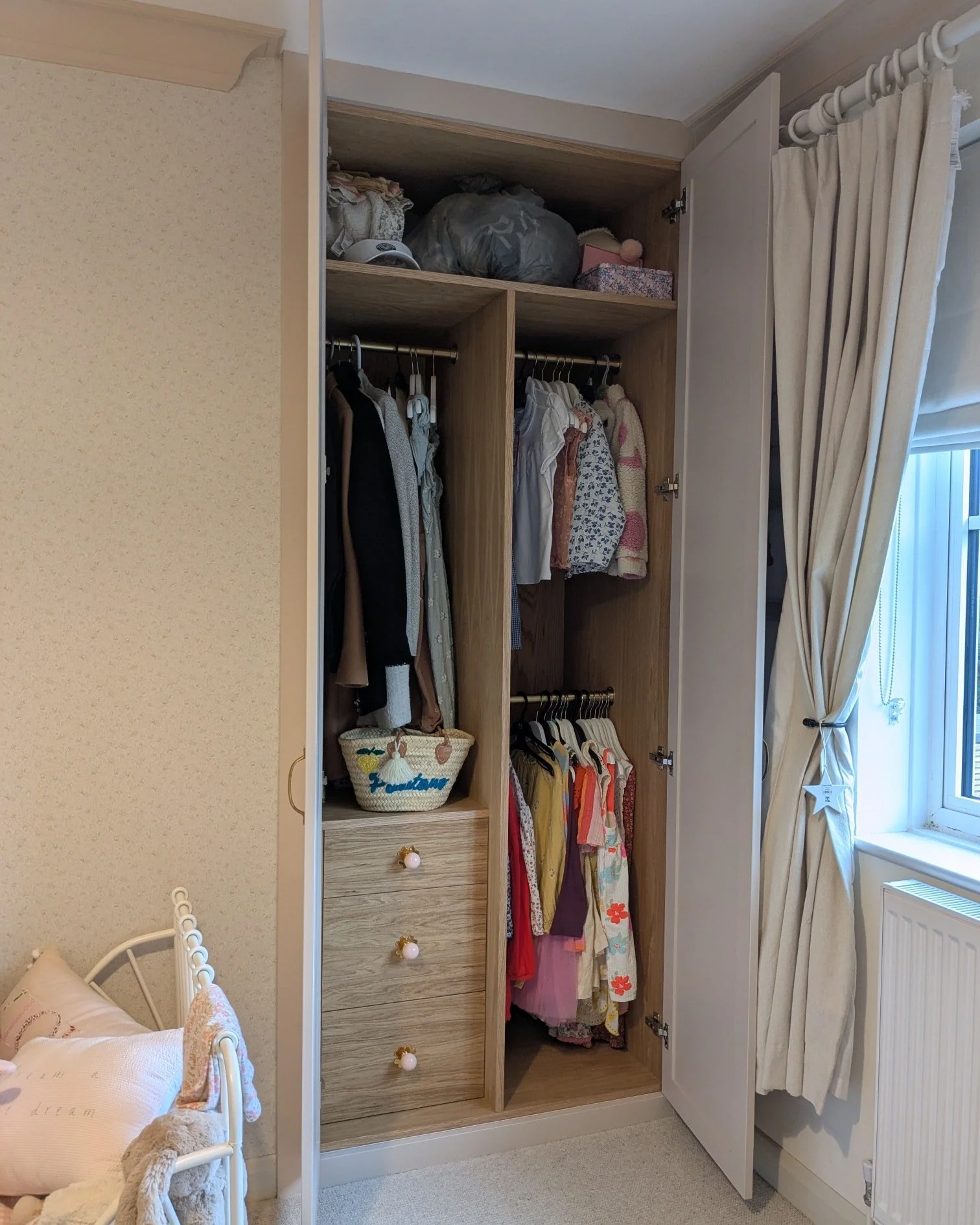 .... And some detail shots now it's action....
.
.
.
.
.
.
.
.

#builtinwardrobe #homerenovation #neutraldecor #designdetails #homeinspo #interiors #instahomes #kidsroomdecor #InteriorDesign