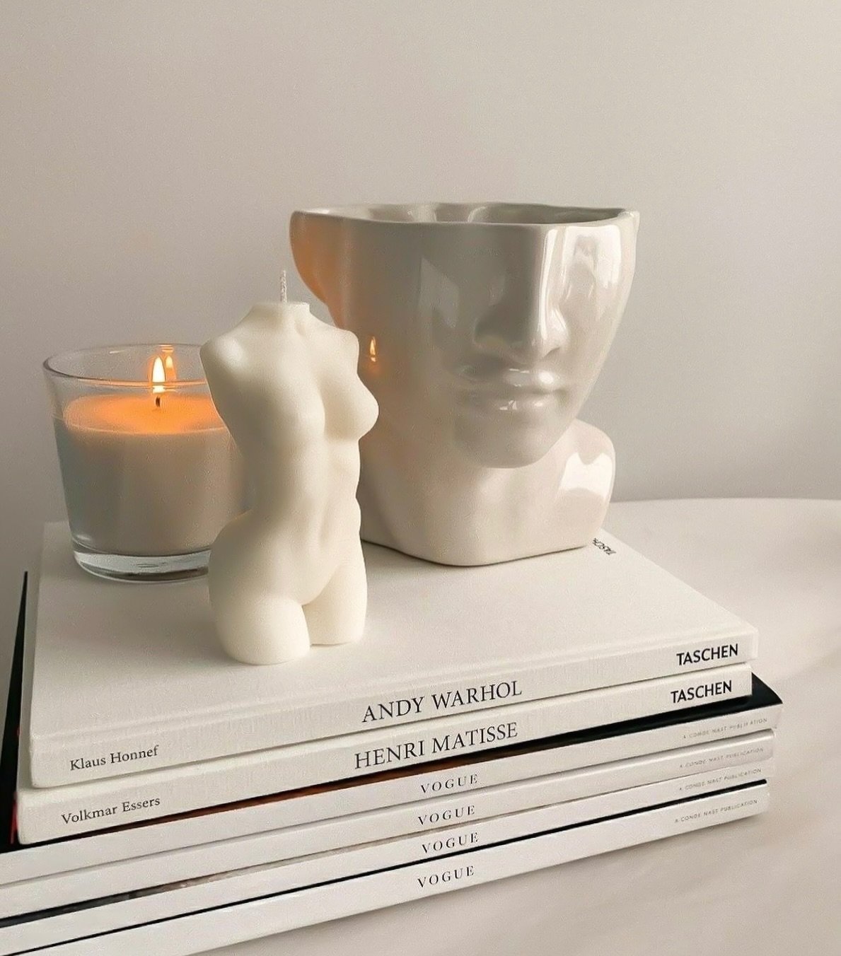 Happy bank holiday! The perfect time to grab your favorite candles and relax 🕯️🤍🧺

picture by lsfphotography on pinterest