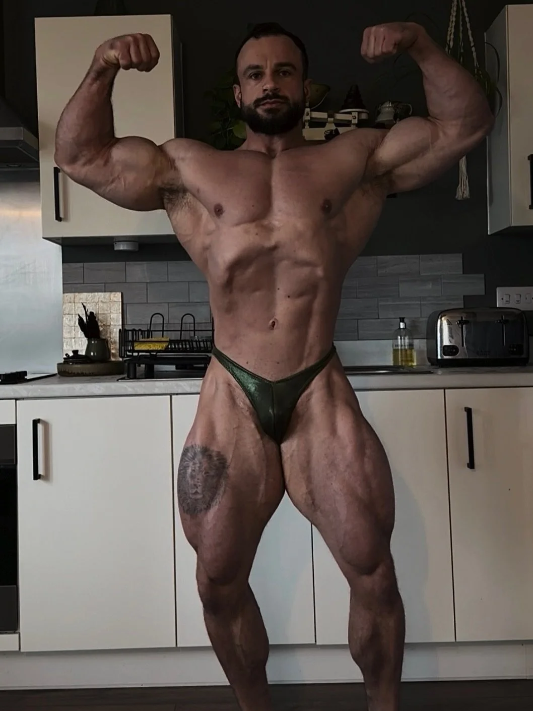 Been a long while since I uploaded raw fasted check in shots, 100.6kg this morning. 

I&rsquo;ve been enjoying bodybuilding more then ever, foods high and appetites even higher, strength is improving weekly. Body composition remains untouched which i