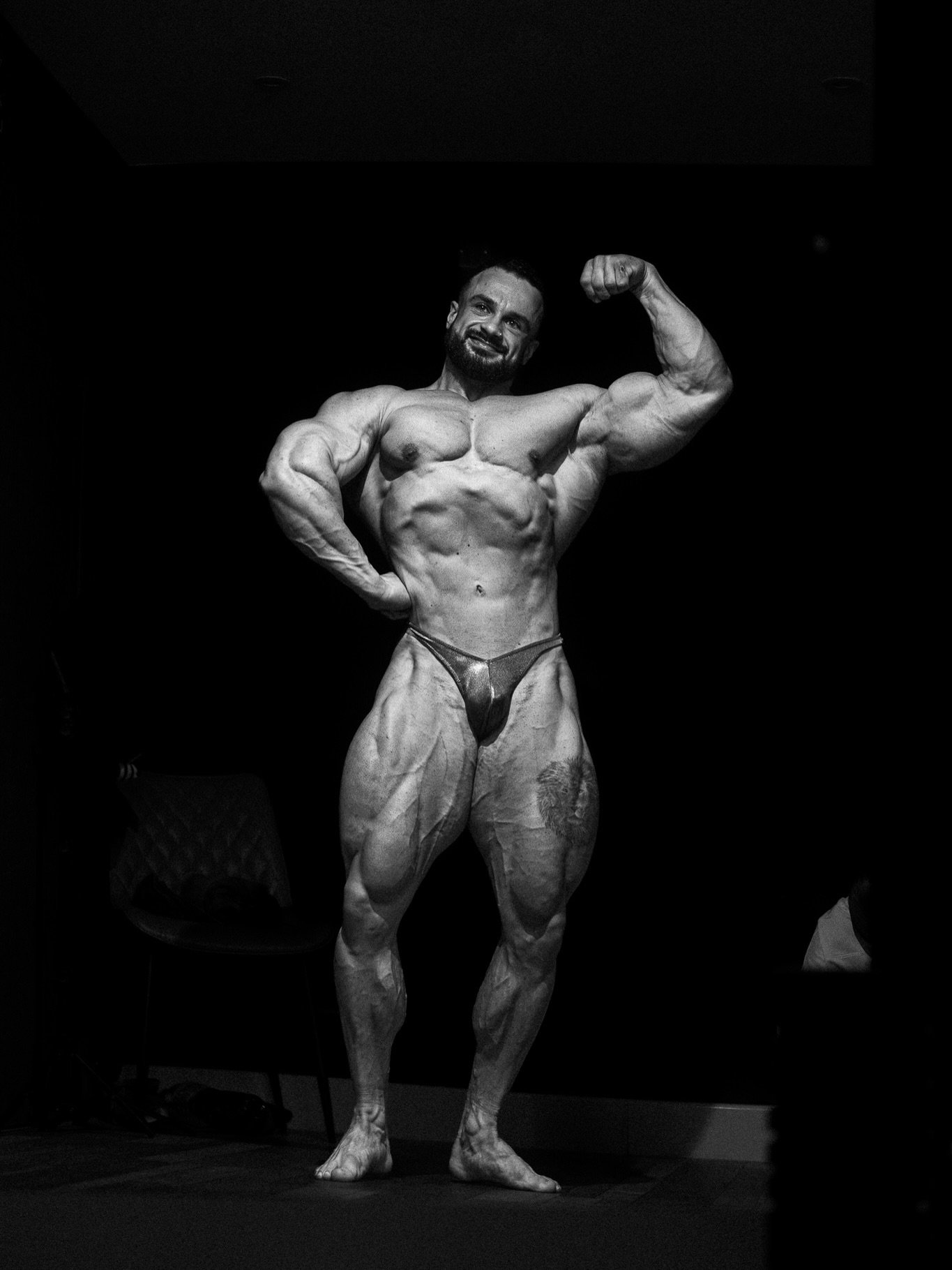 This beats my screenshots of my posing videos on the gym floor that&rsquo;s for sure ! 

@jodimakmedia I got no words for your talent, not only that your an incredible human to work with and I&rsquo;m eternally grateful for you 💙

These shots were p