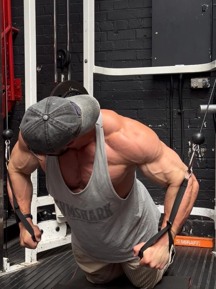 My adapted push session since I had my injury a few weeks back. It&rsquo;s good enough to keep the tissue sticking around. Adapt and overcome an alll that 😆

Loving training, loving the process and feeling very grateful for the bodybuilding communit