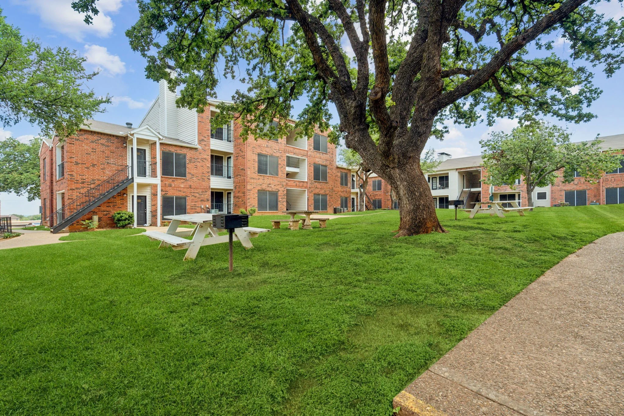 6-web-or-mls-70001 Silber Rd-6.jpg