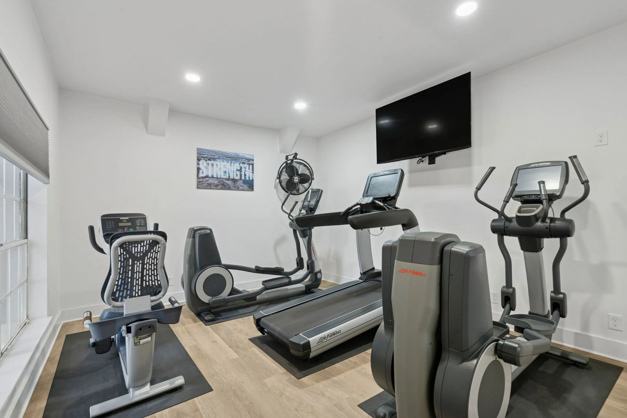 9-web-or-mls-70001 Silber Rd-9.jpg