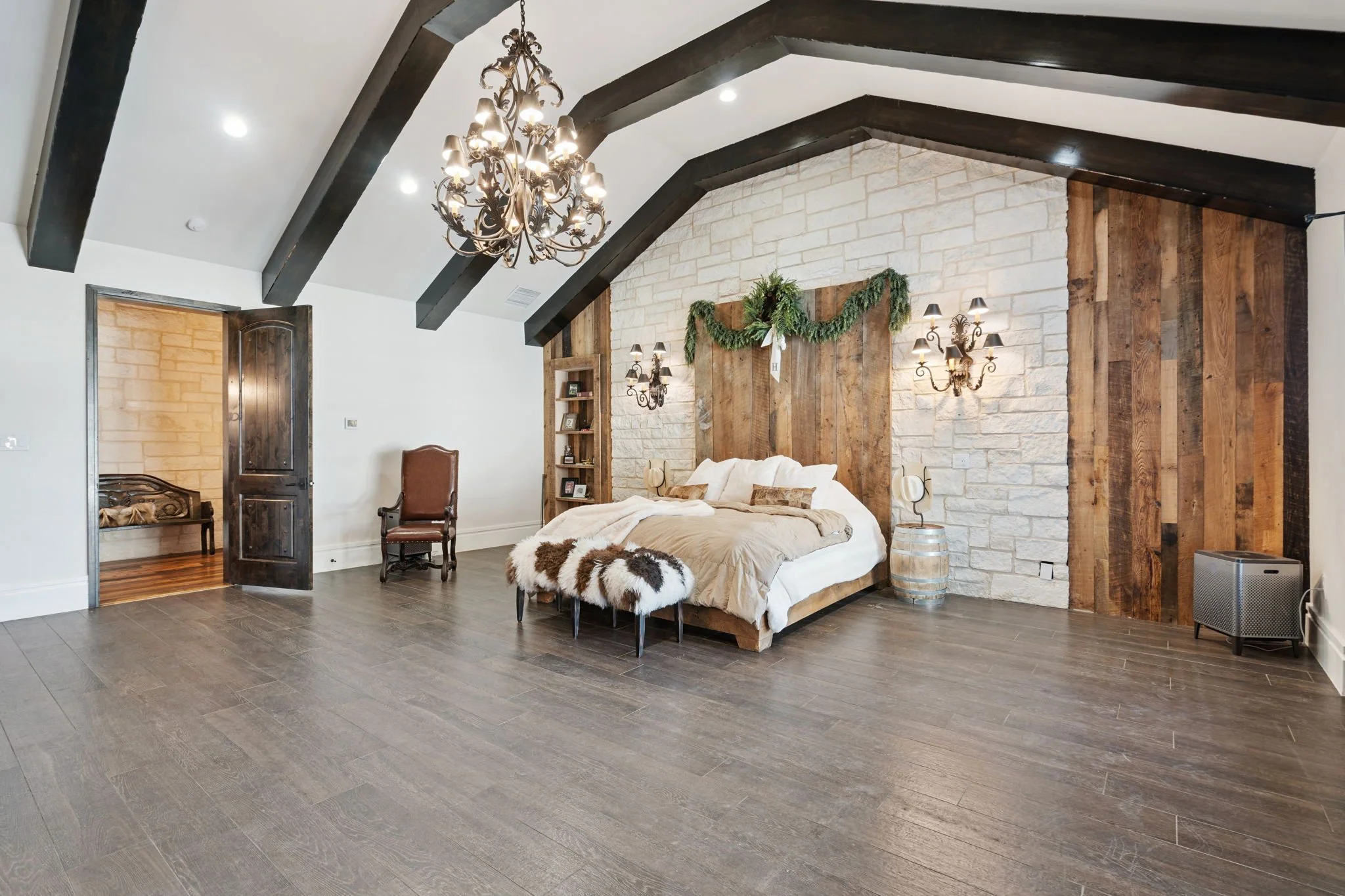 22-web-or-mls-5950 Western Star Dr 22.jpg