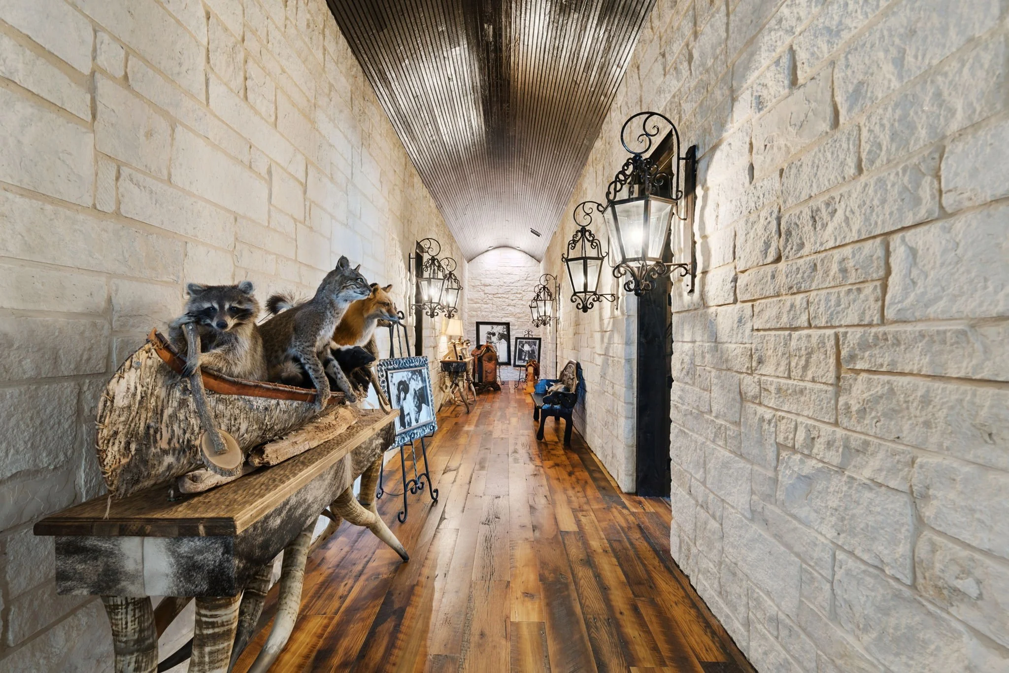 19-web-or-mls-5950 Western Star Dr 19.jpg