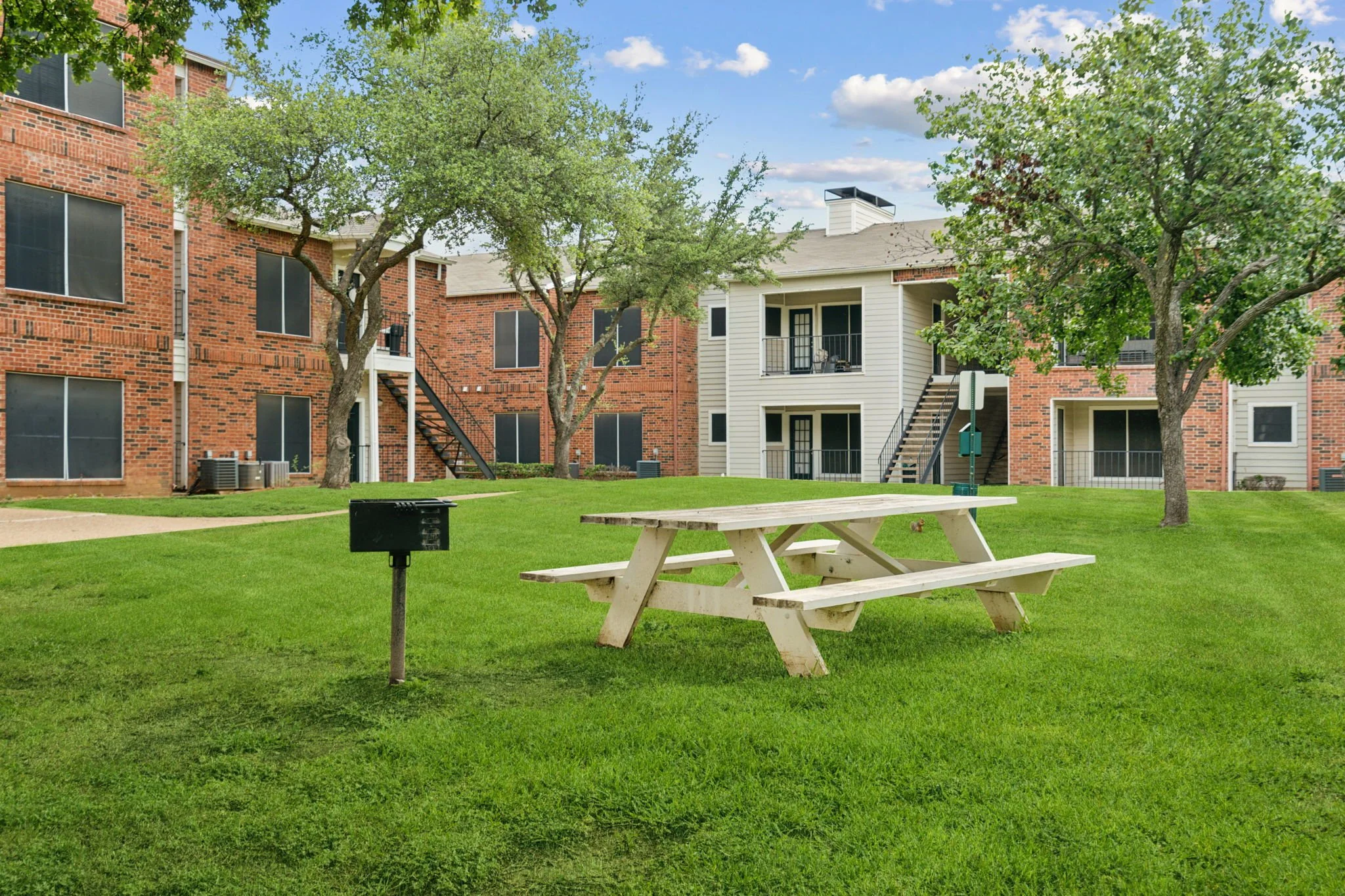 7-web-or-mls-70001 Silber Rd-7.jpg