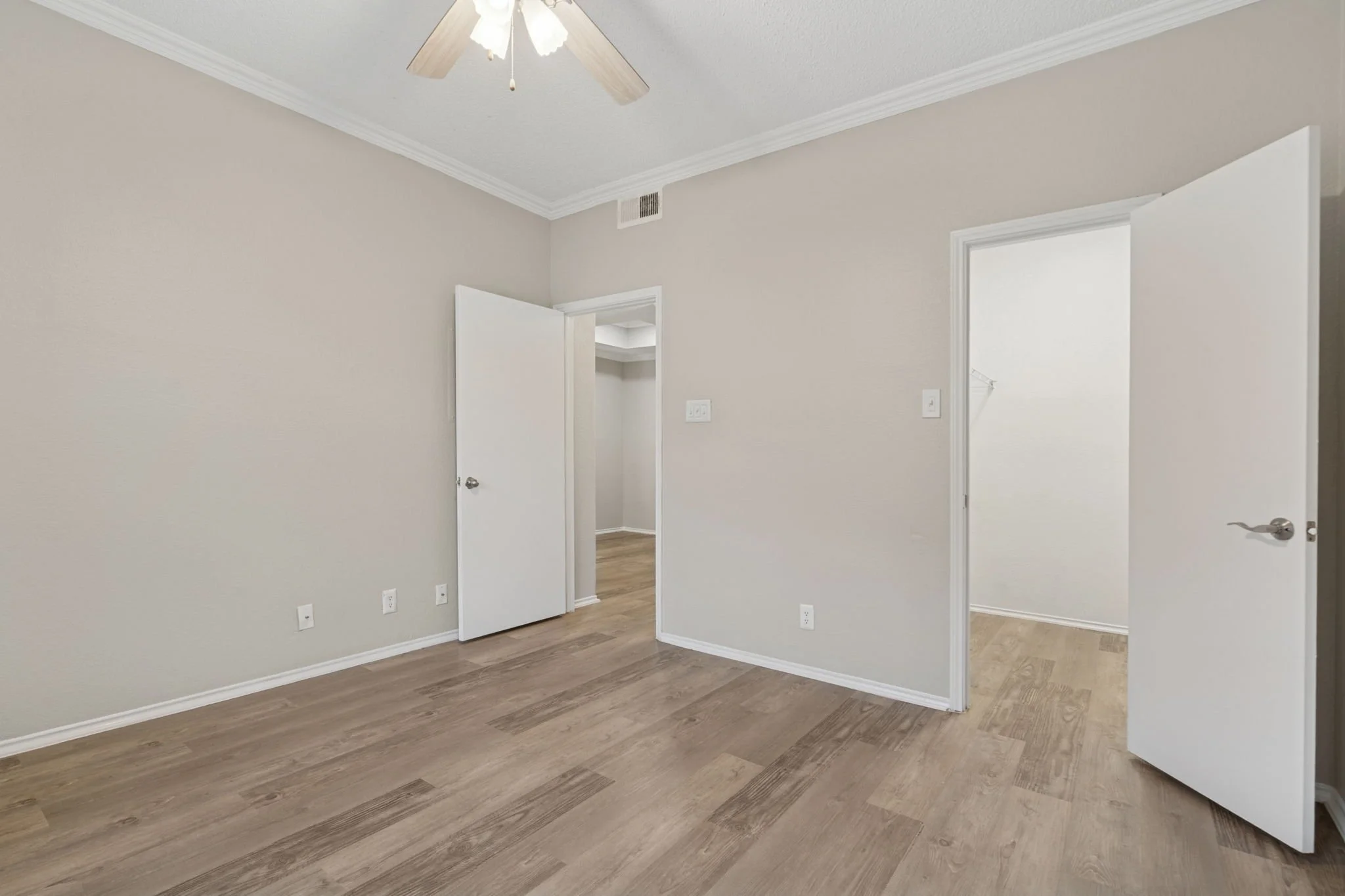 29-web-or-mls-70001 Silber Rd-29.jpg