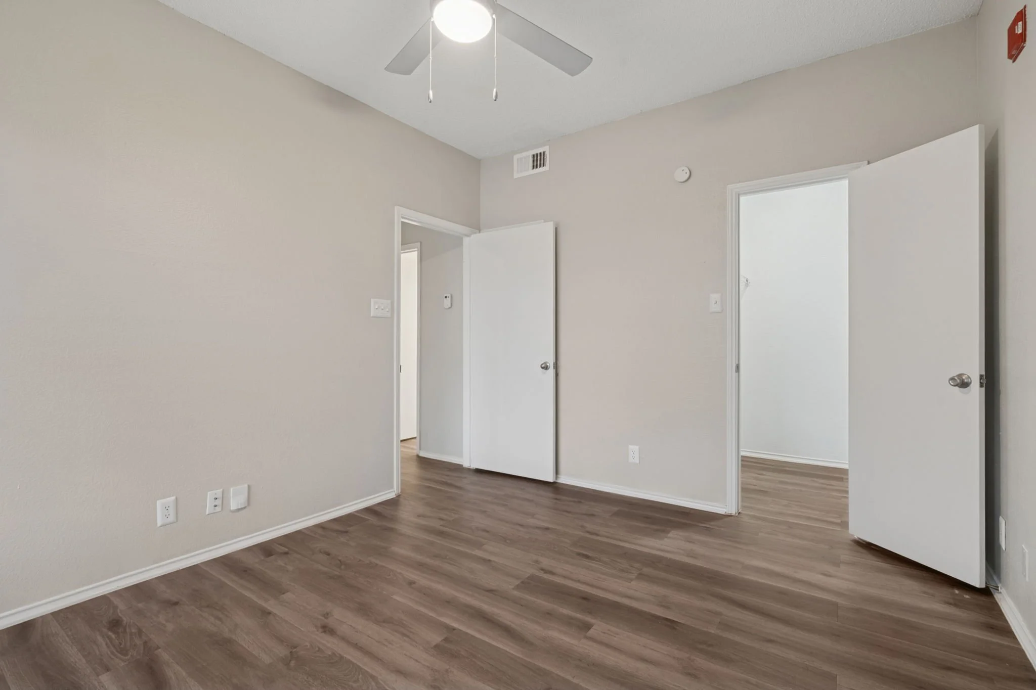 24-web-or-mls-70001 Silber Rd-24.jpg