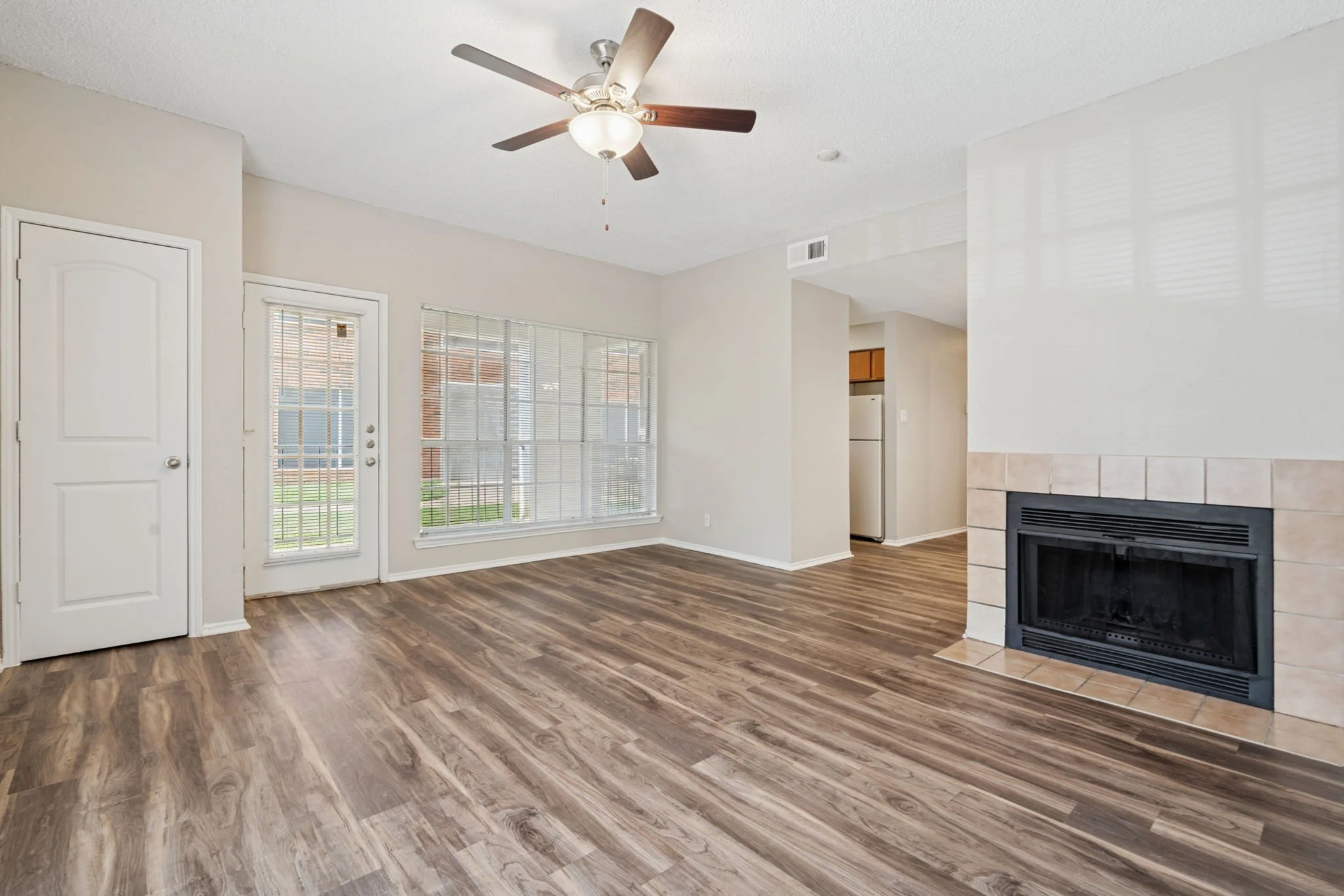 31-web-or-mls-70001 Silber Rd-31.jpg