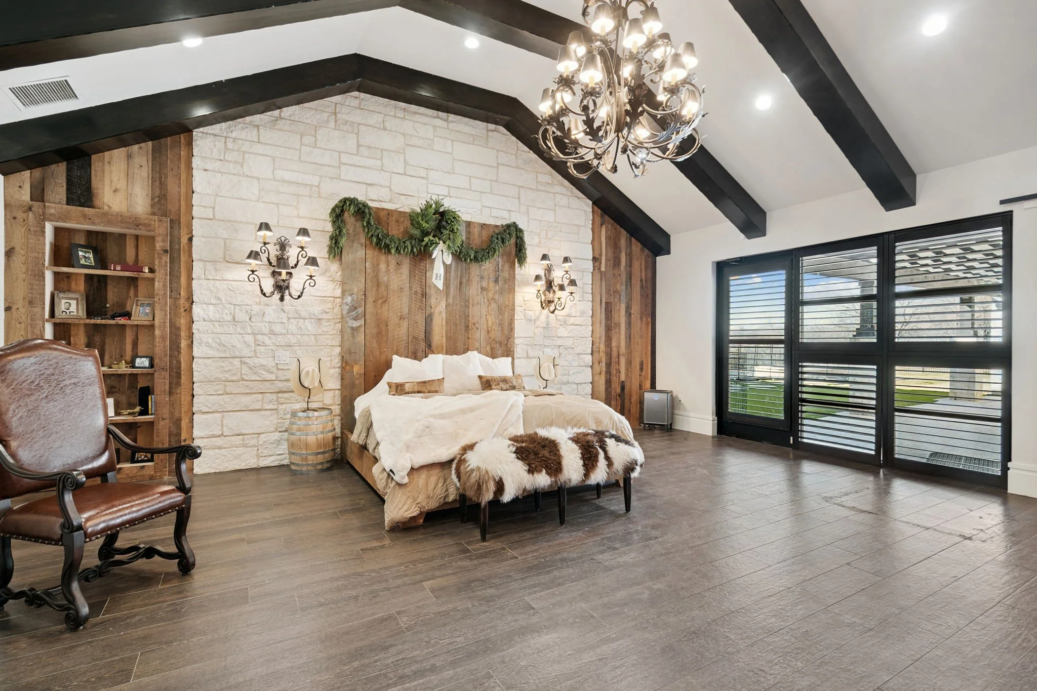 20-web-or-mls-5950 Western Star Dr 20.jpg