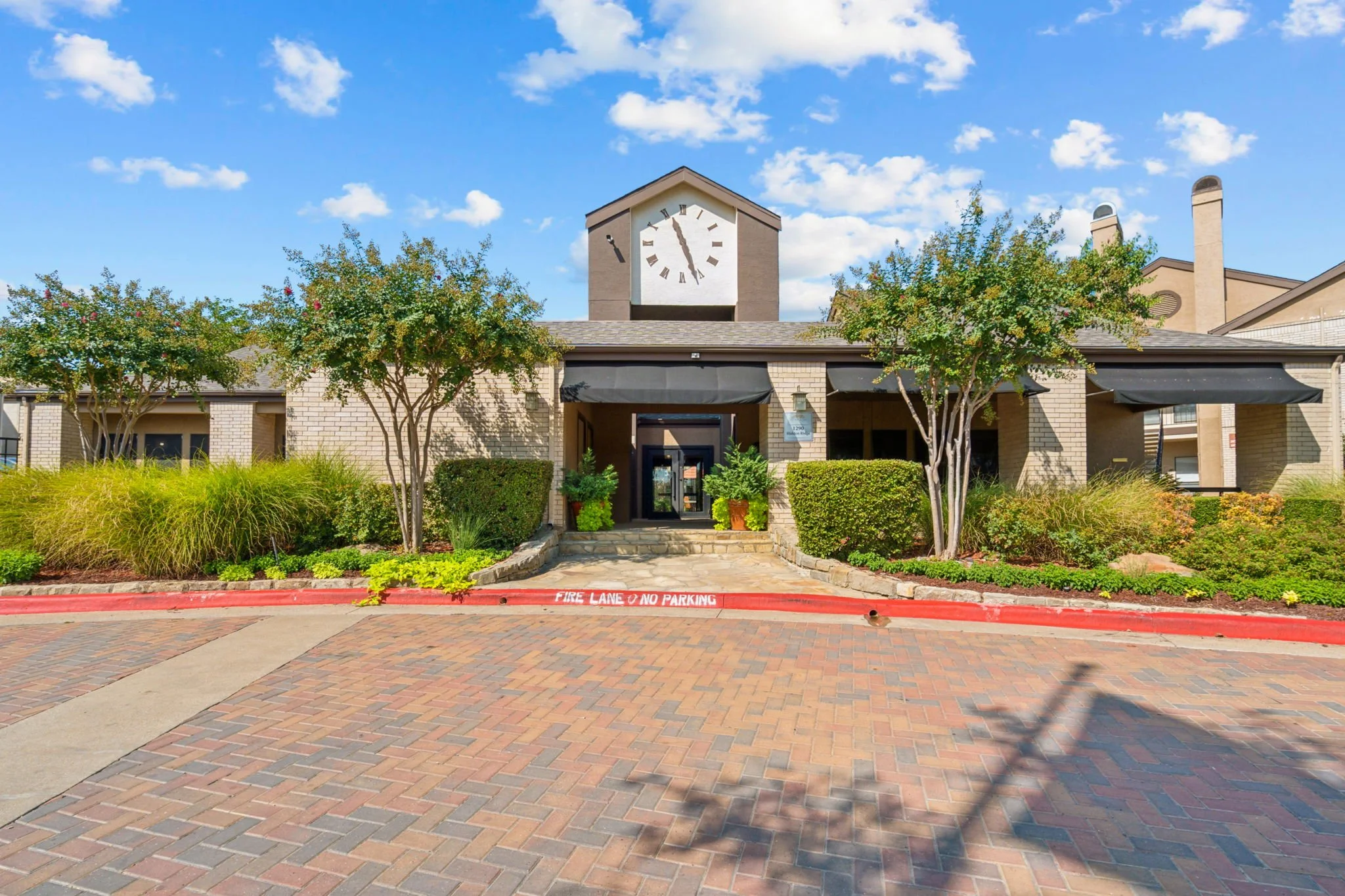 3-web-or-mls-1290 Hidden Ridge-3.jpg