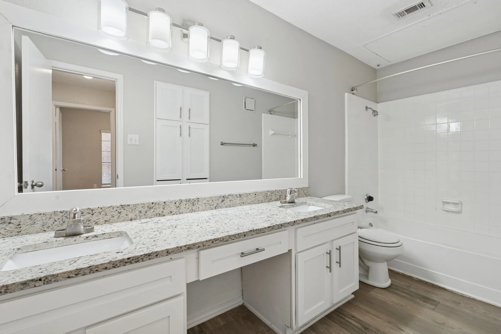 30-web-or-mls-70001 Silber Rd-30.jpg