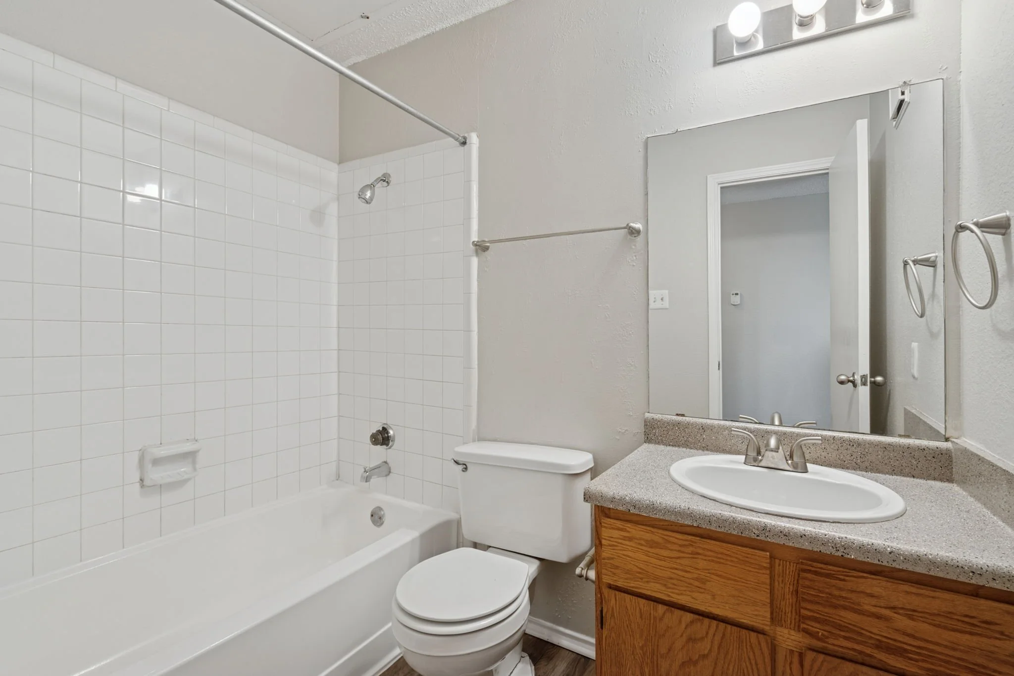 36-web-or-mls-70001 Silber Rd-36.jpg