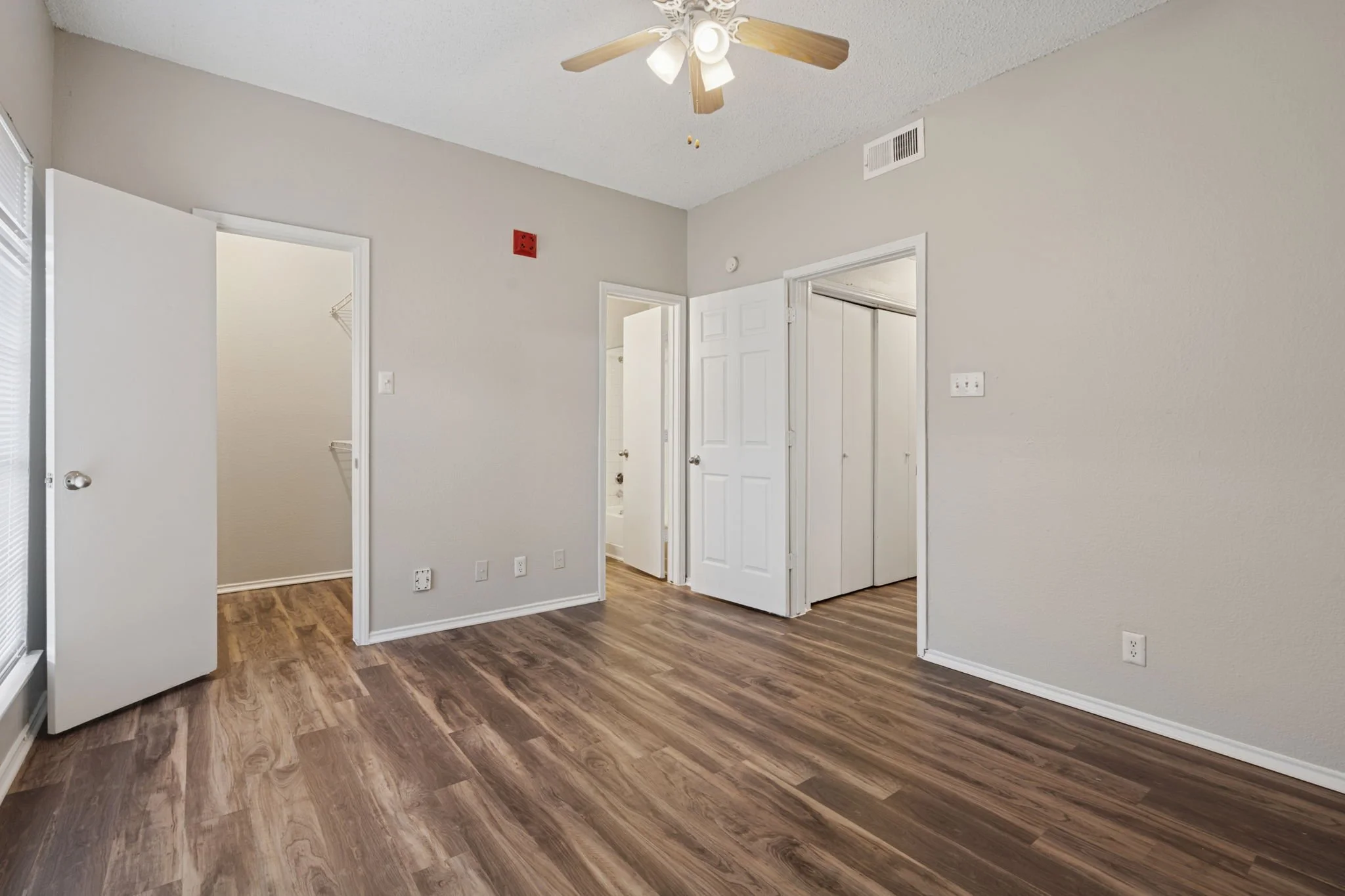 33-web-or-mls-70001 Silber Rd-33.jpg