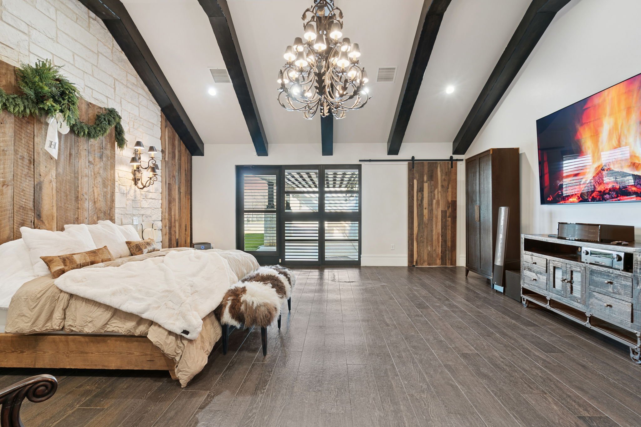 21-web-or-mls-5950 Western Star Dr 21.jpg