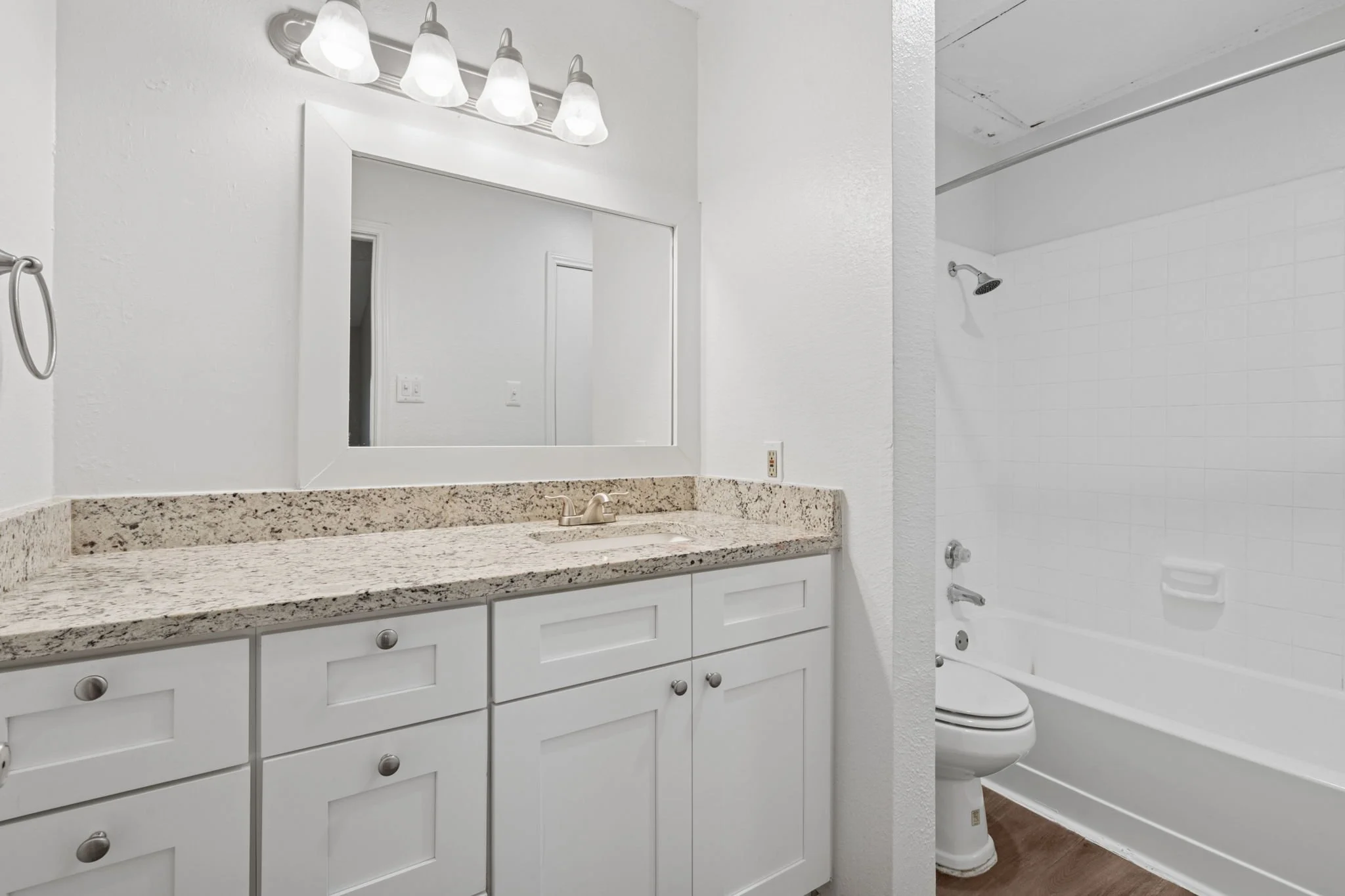 25-web-or-mls-70001 Silber Rd-25.jpg