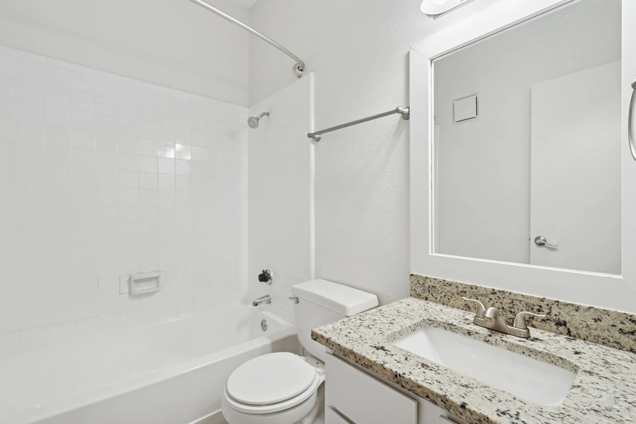 18-web-or-mls-70001 Silber Rd-18.jpg