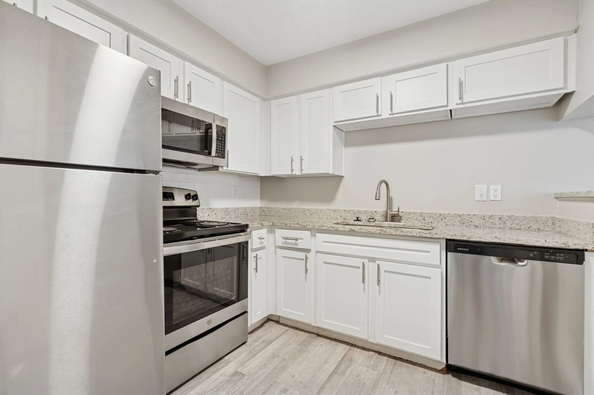 39-web-or-mls-70001 Silber Rd-39.jpg