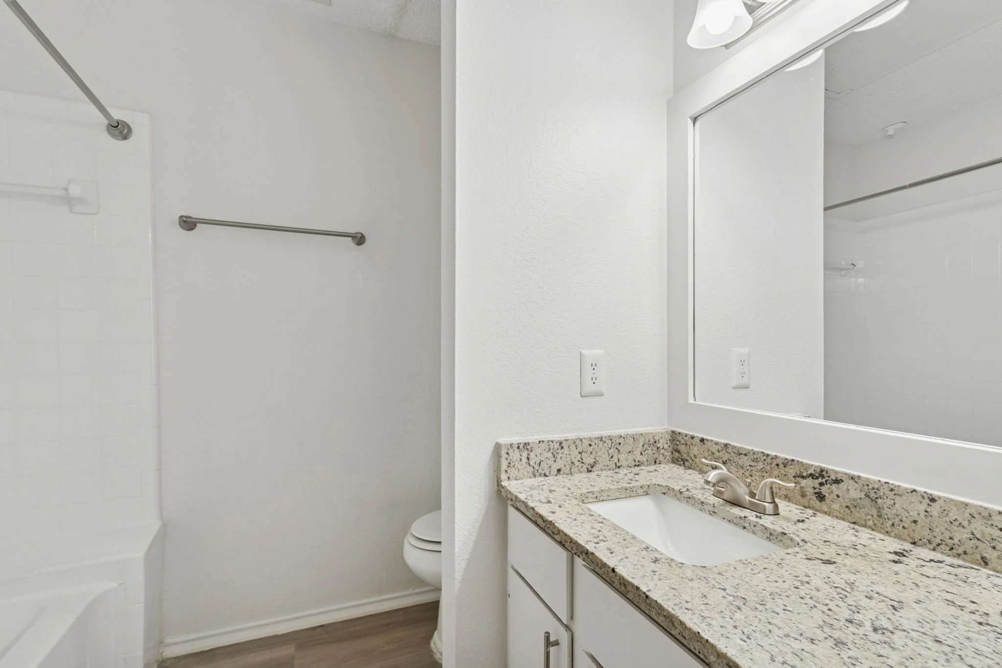 20-web-or-mls-70001 Silber Rd-20.jpg