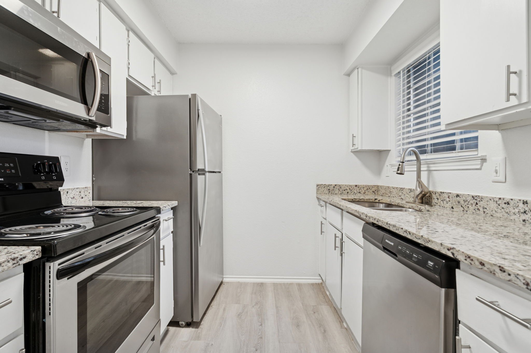 16-web-or-mls-70001 Silber Rd-16.jpg