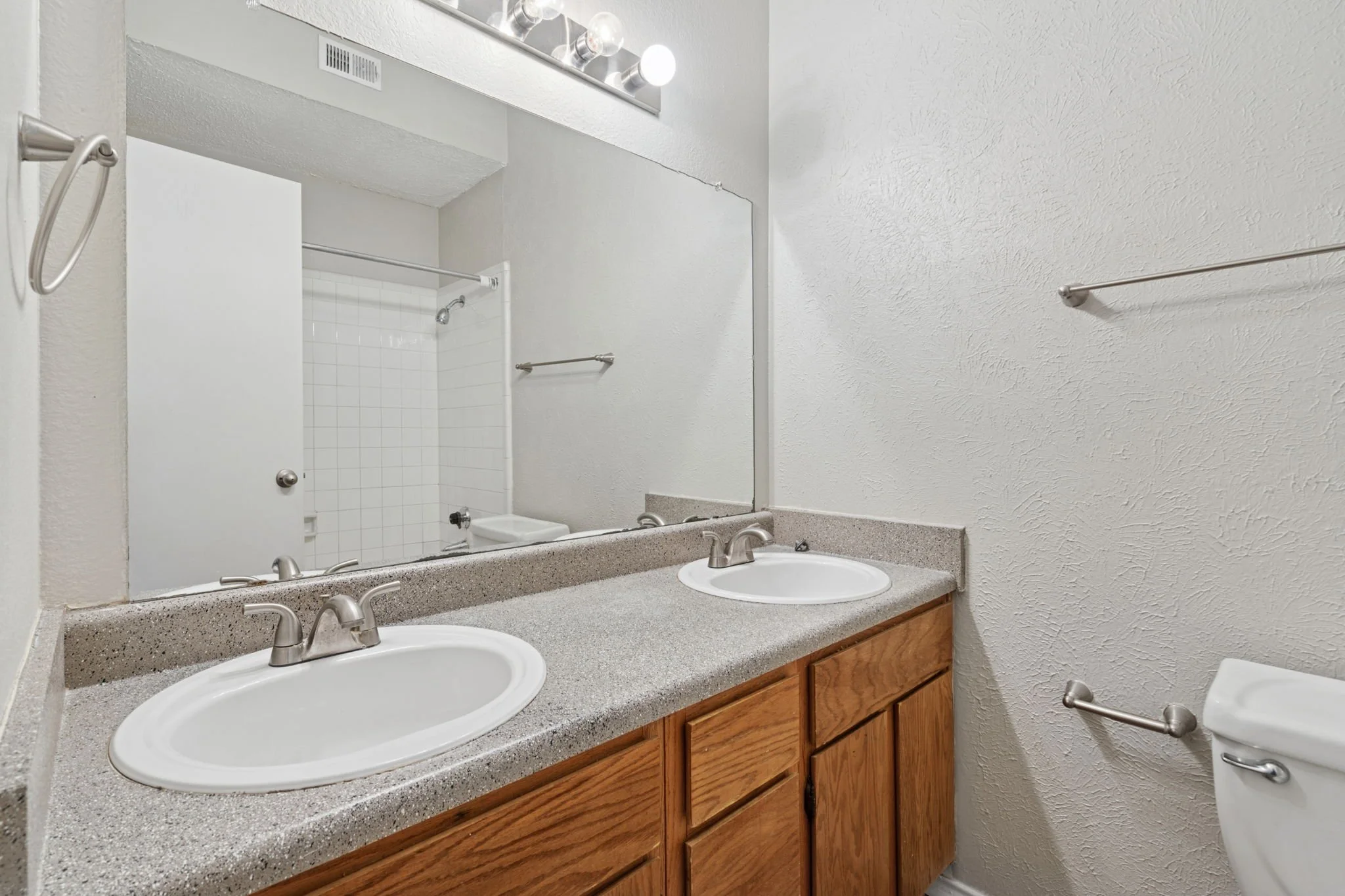 34-web-or-mls-70001 Silber Rd-34.jpg