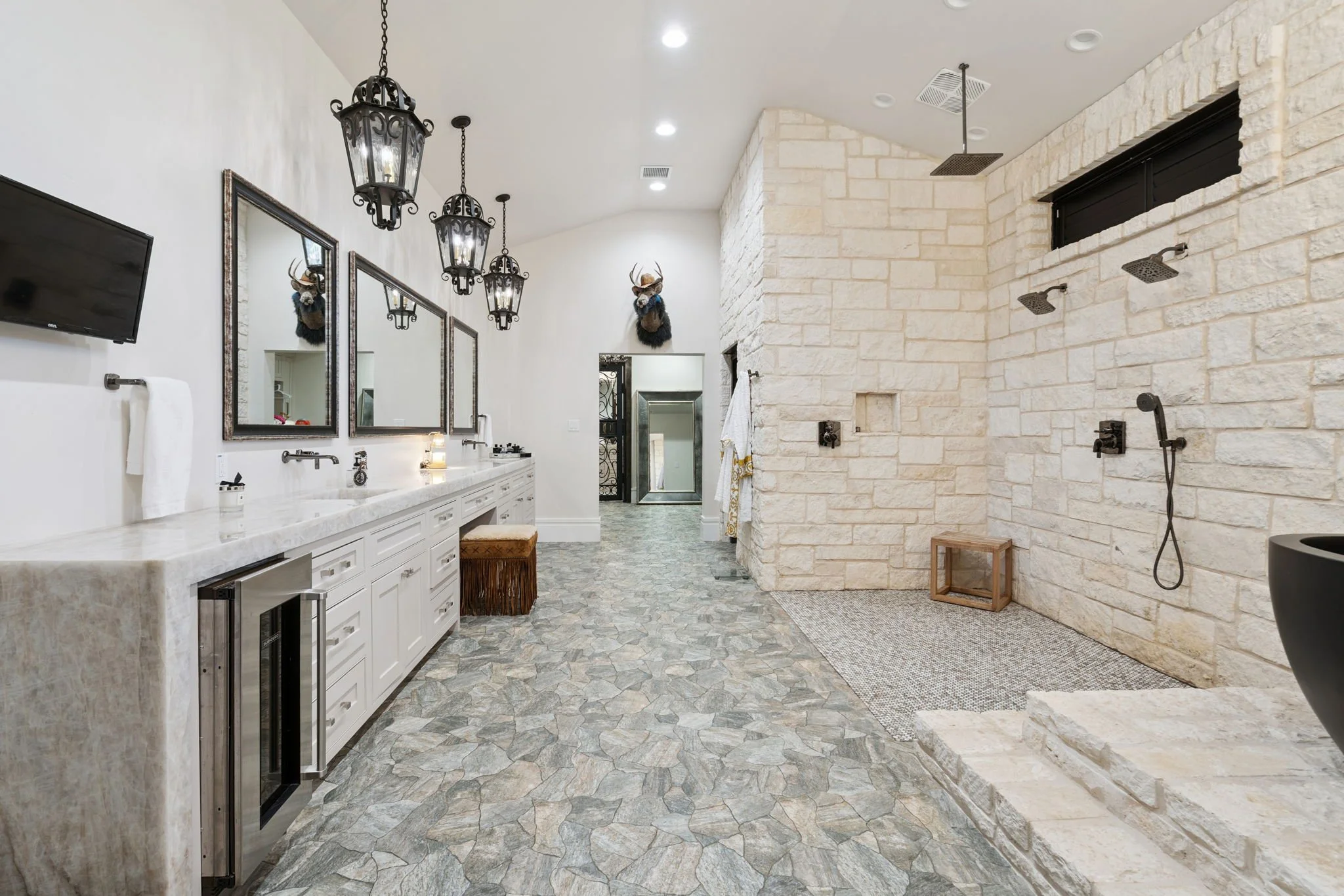 25-web-or-mls-5950 Western Star Dr 25.jpg