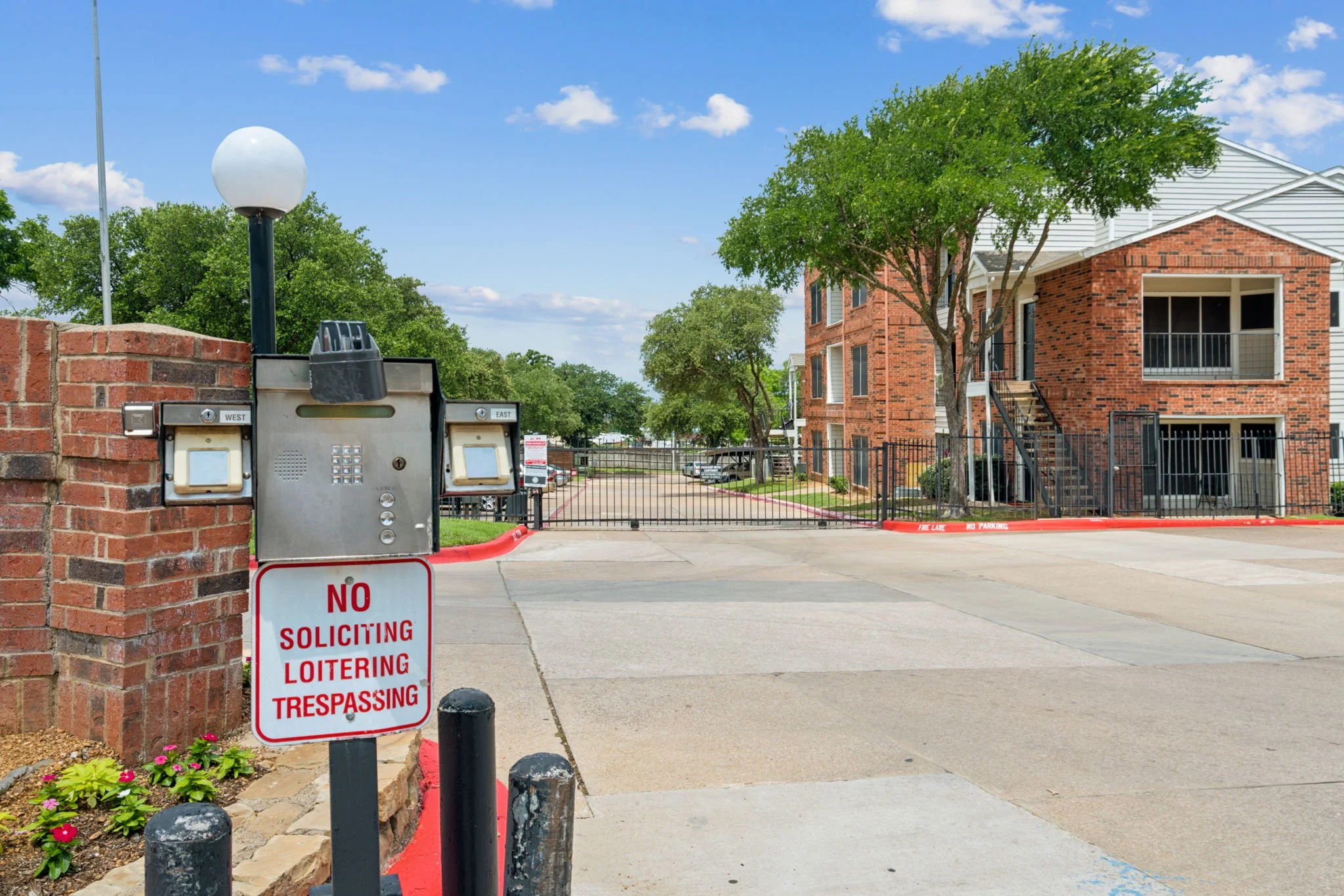 4-web-or-mls-70001 Silber Rd-4.jpg