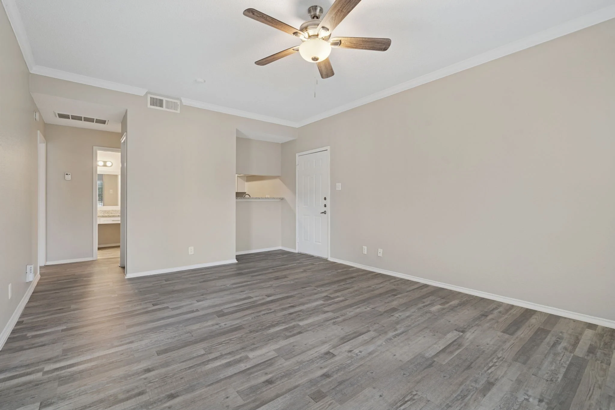 37-web-or-mls-70001 Silber Rd-37.jpg