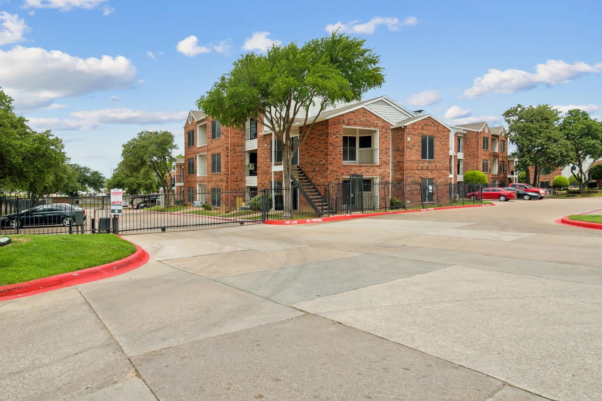 5-web-or-mls-70001 Silber Rd-5.jpg