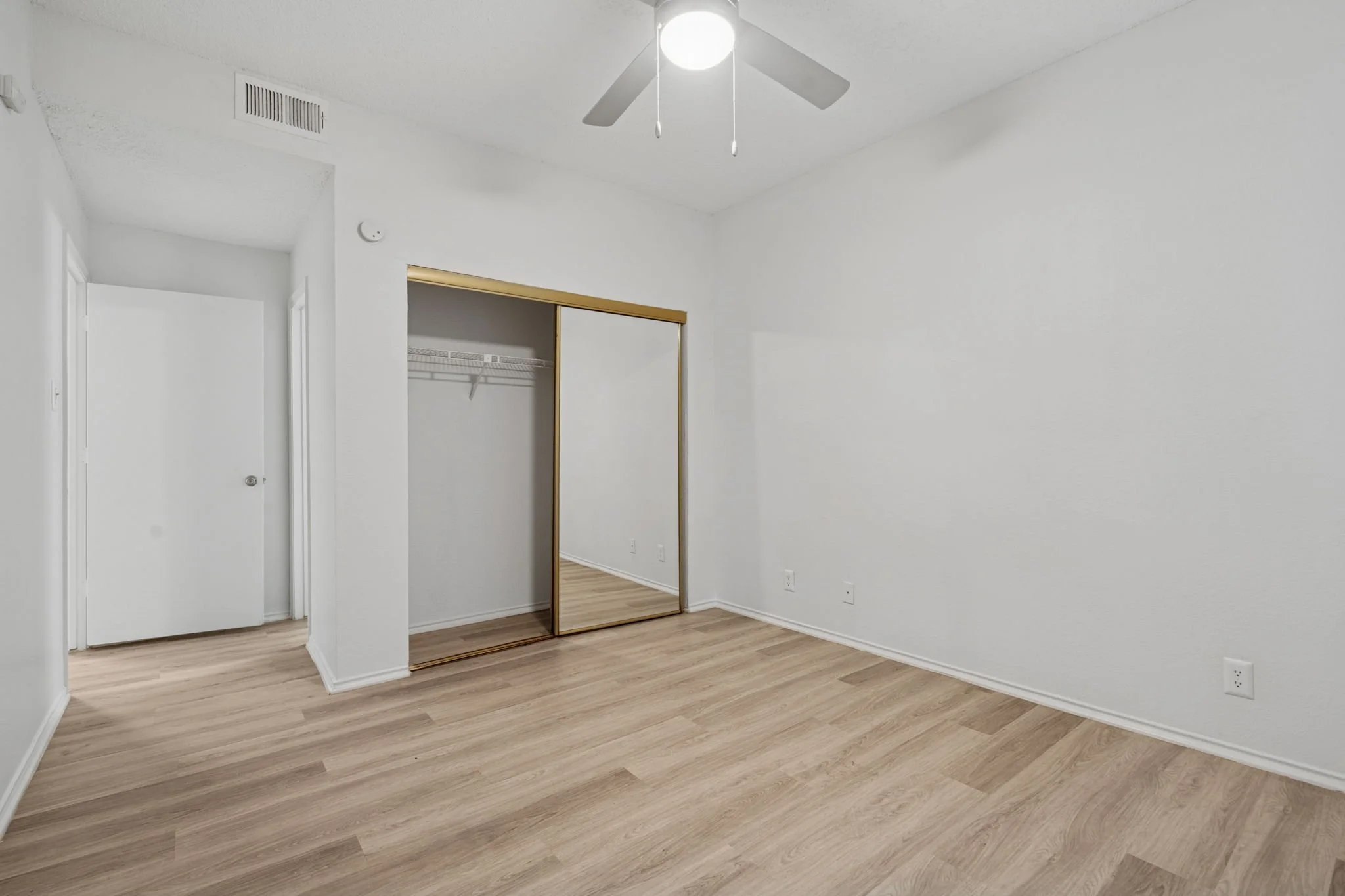 19-web-or-mls-70001 Silber Rd-19.jpg