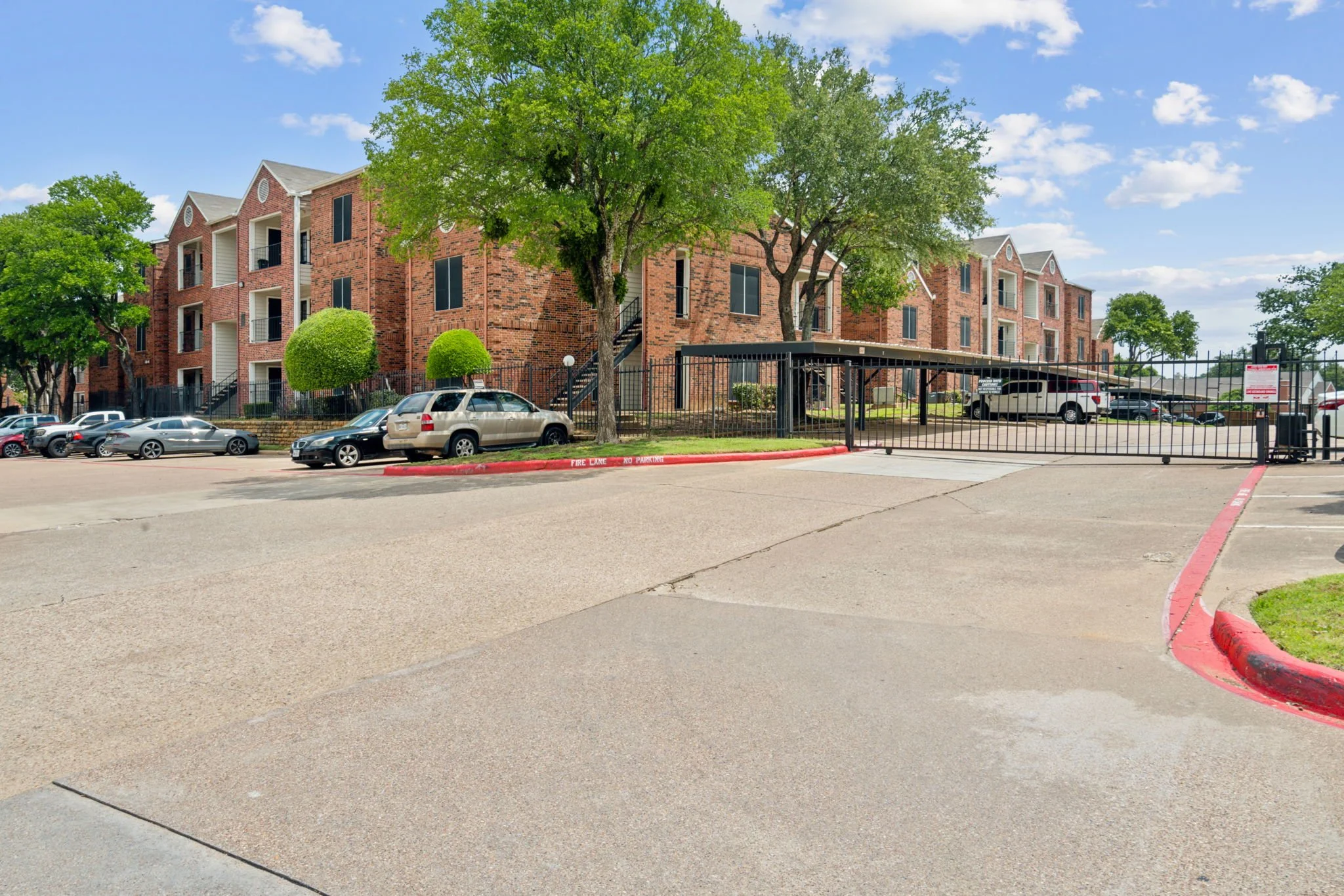 3-web-or-mls-70001 Silber Rd-3.jpg