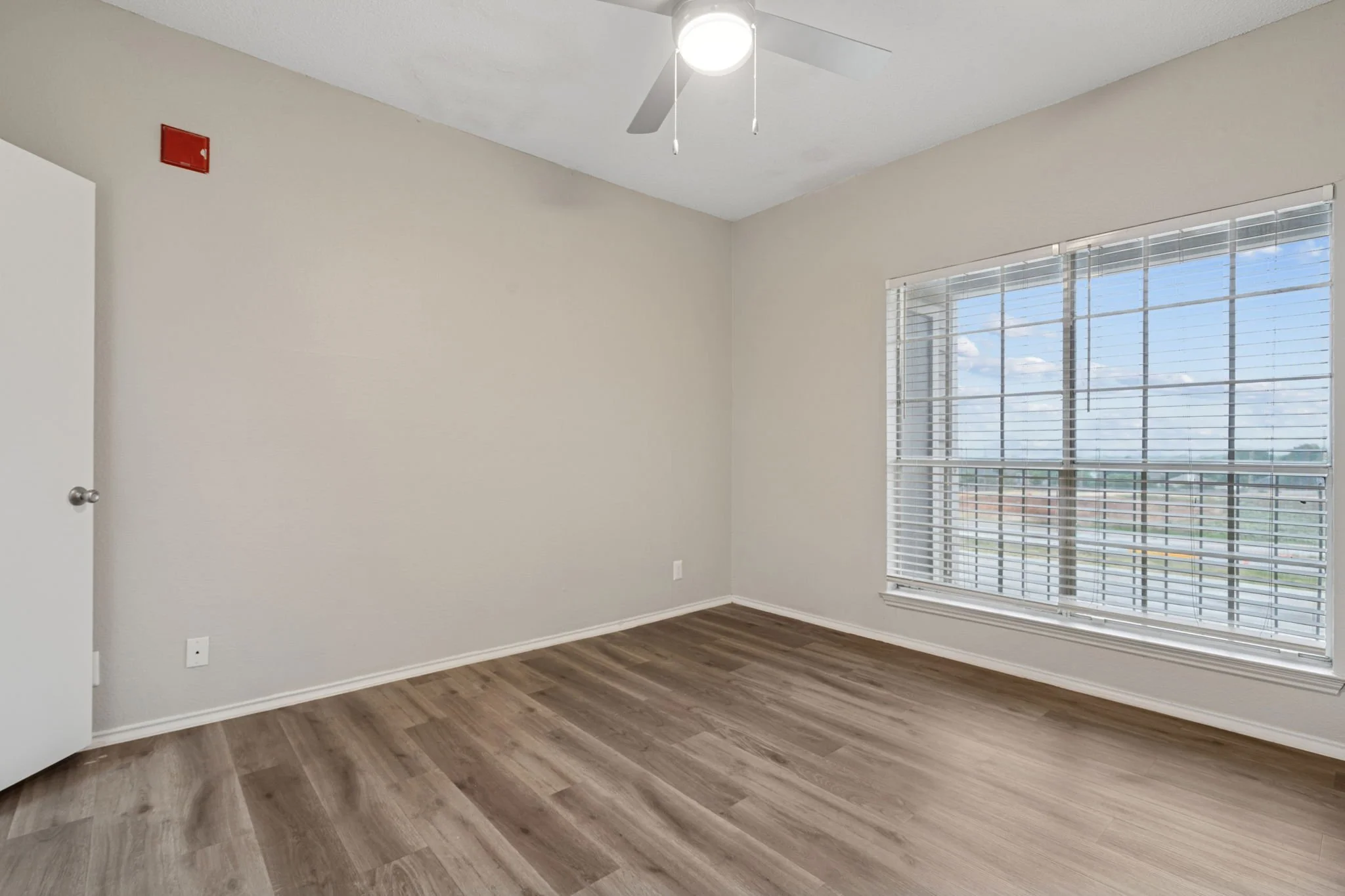 23-web-or-mls-70001 Silber Rd-23.jpg