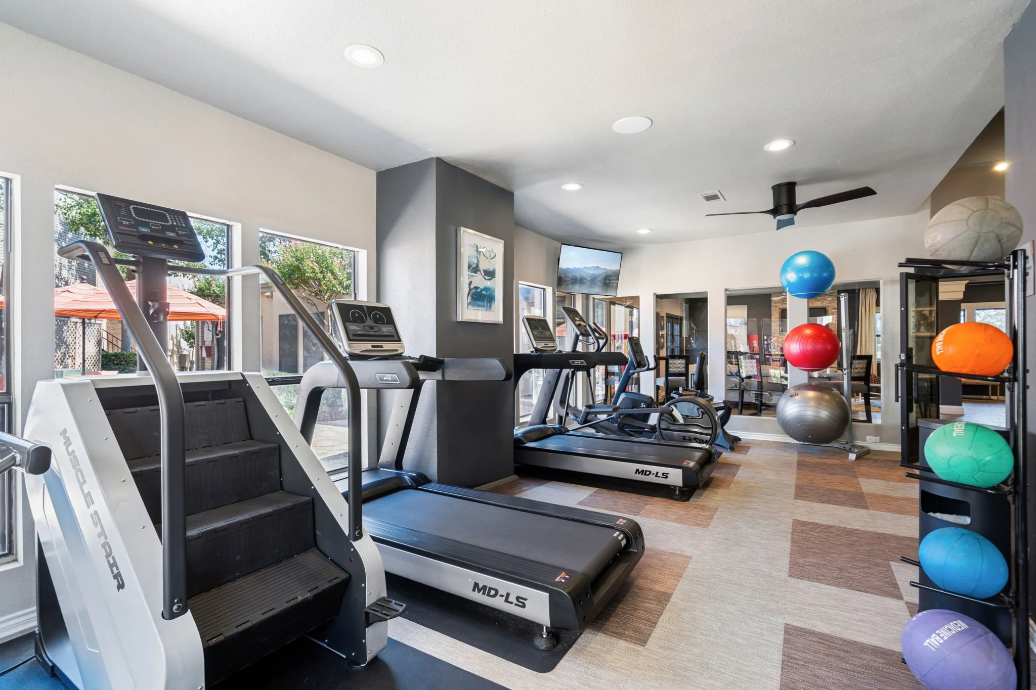 11-web-or-mls-1290 Hidden Ridge-11.jpg