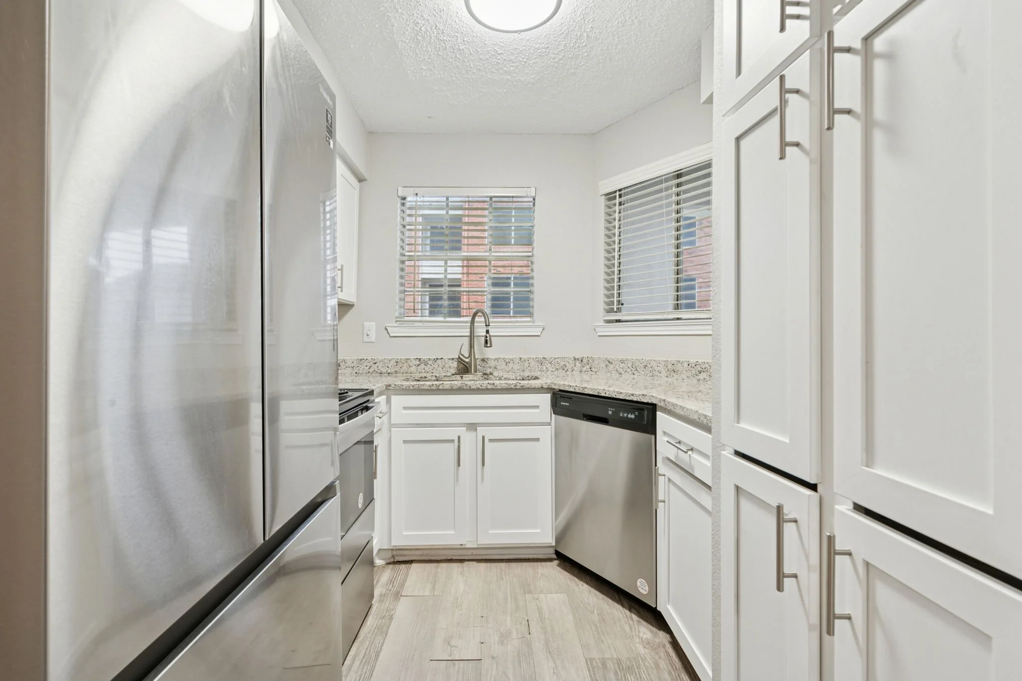 27-web-or-mls-70001 Silber Rd-27.jpg