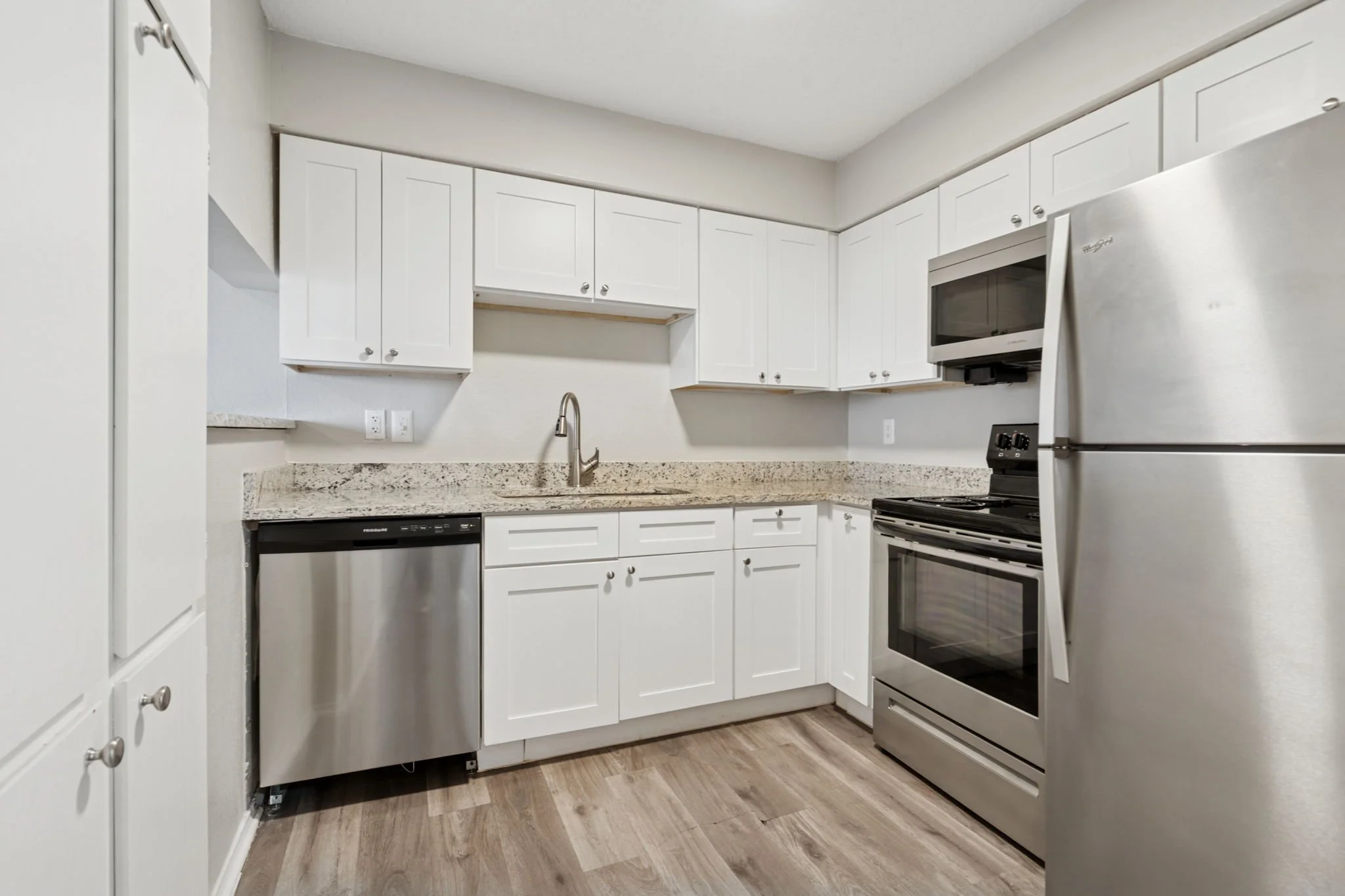 22-web-or-mls-70001 Silber Rd-22.jpg