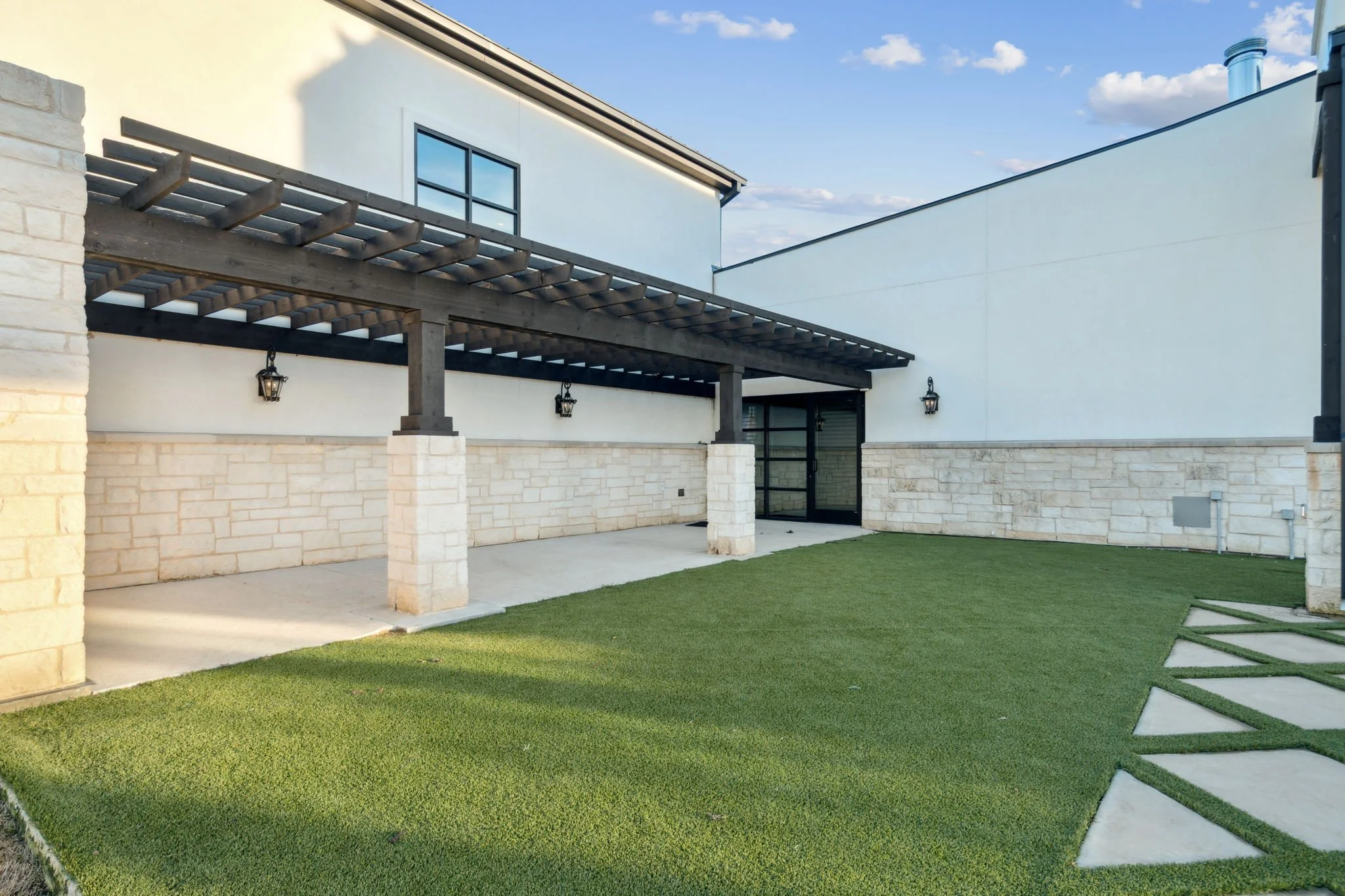 61-web-or-mls-5950 Western Star Dr 61.jpg