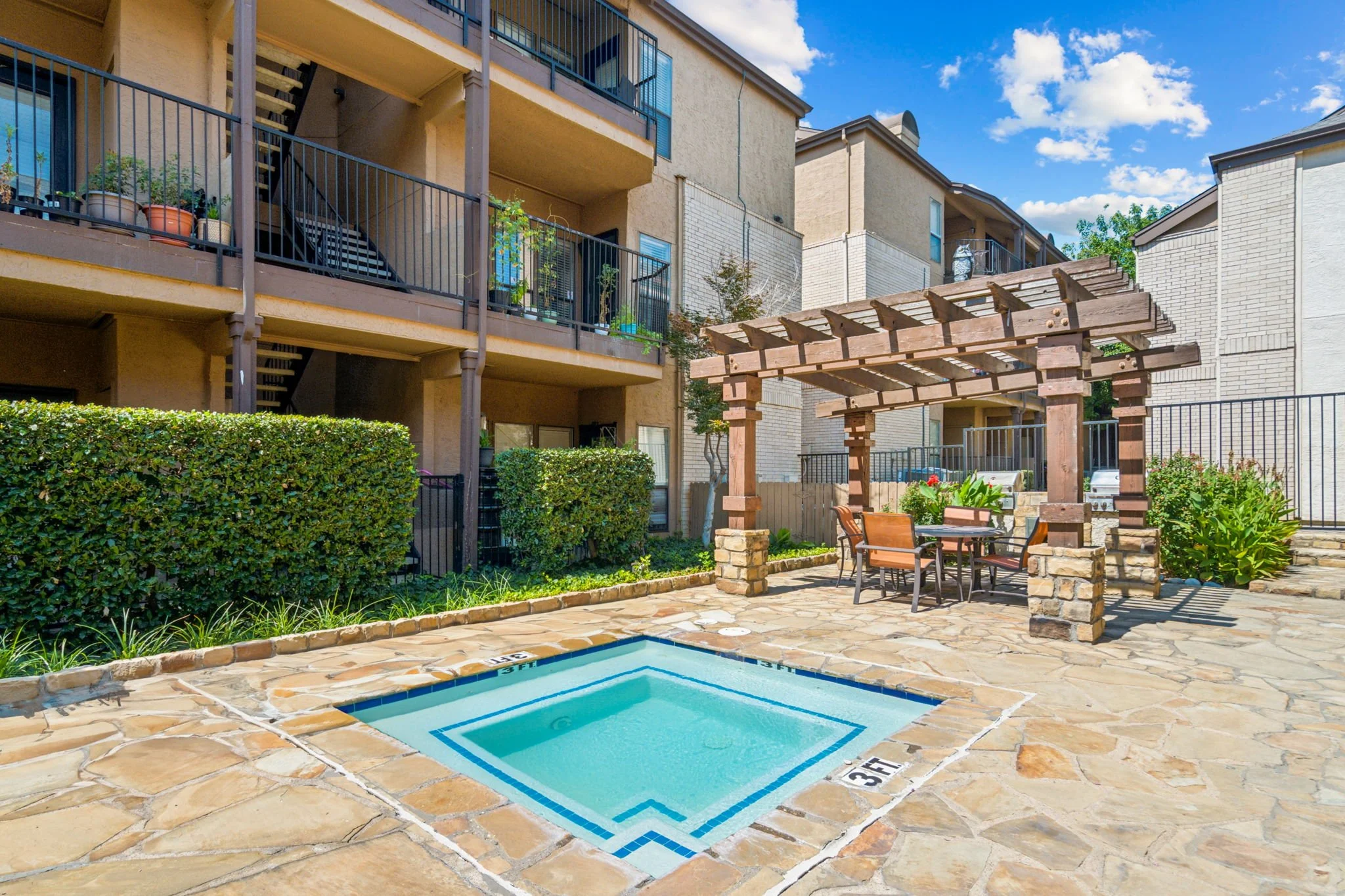 23-web-or-mls-1290 Hidden Ridge-23.jpg