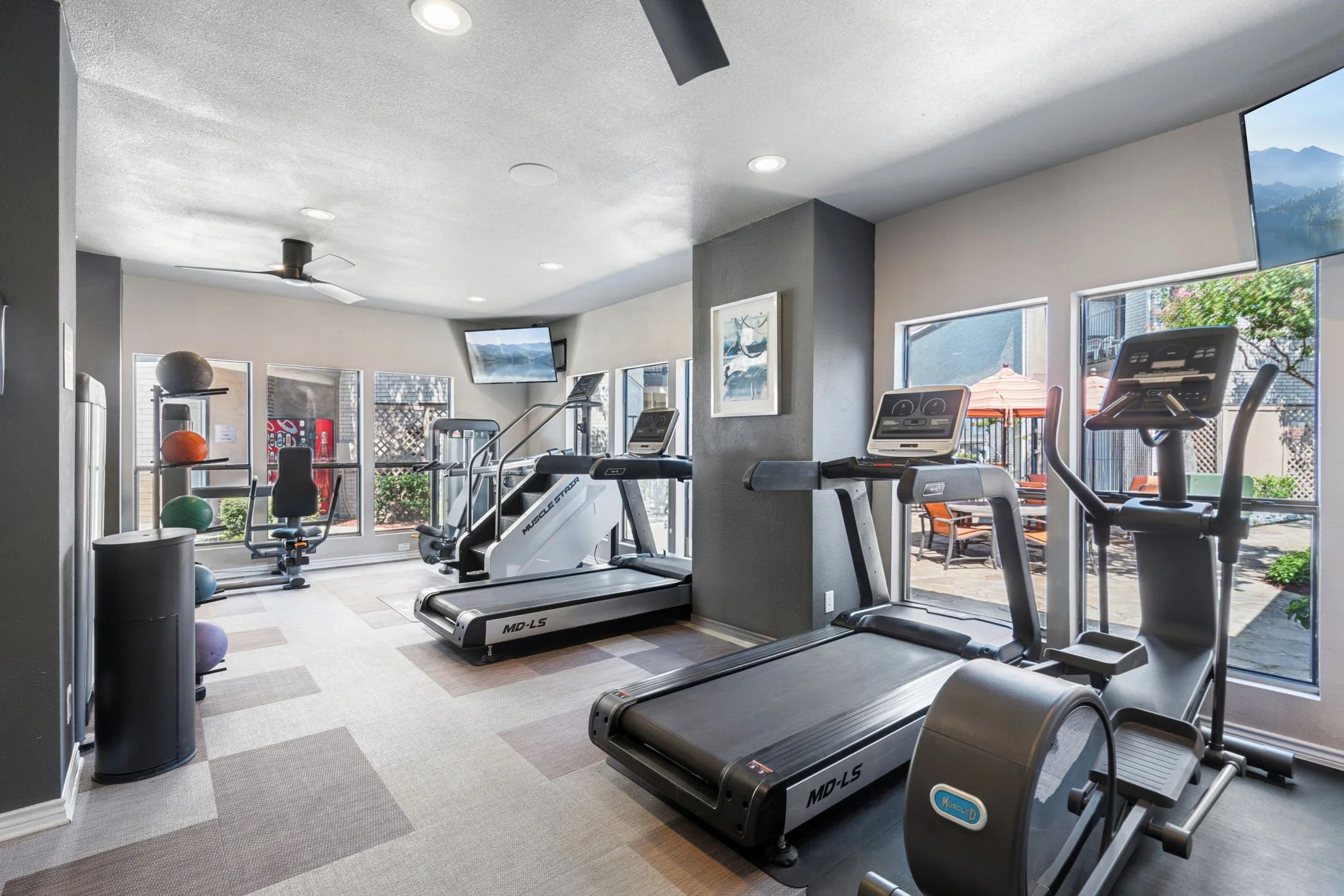 10-web-or-mls-1290 Hidden Ridge-10.jpg